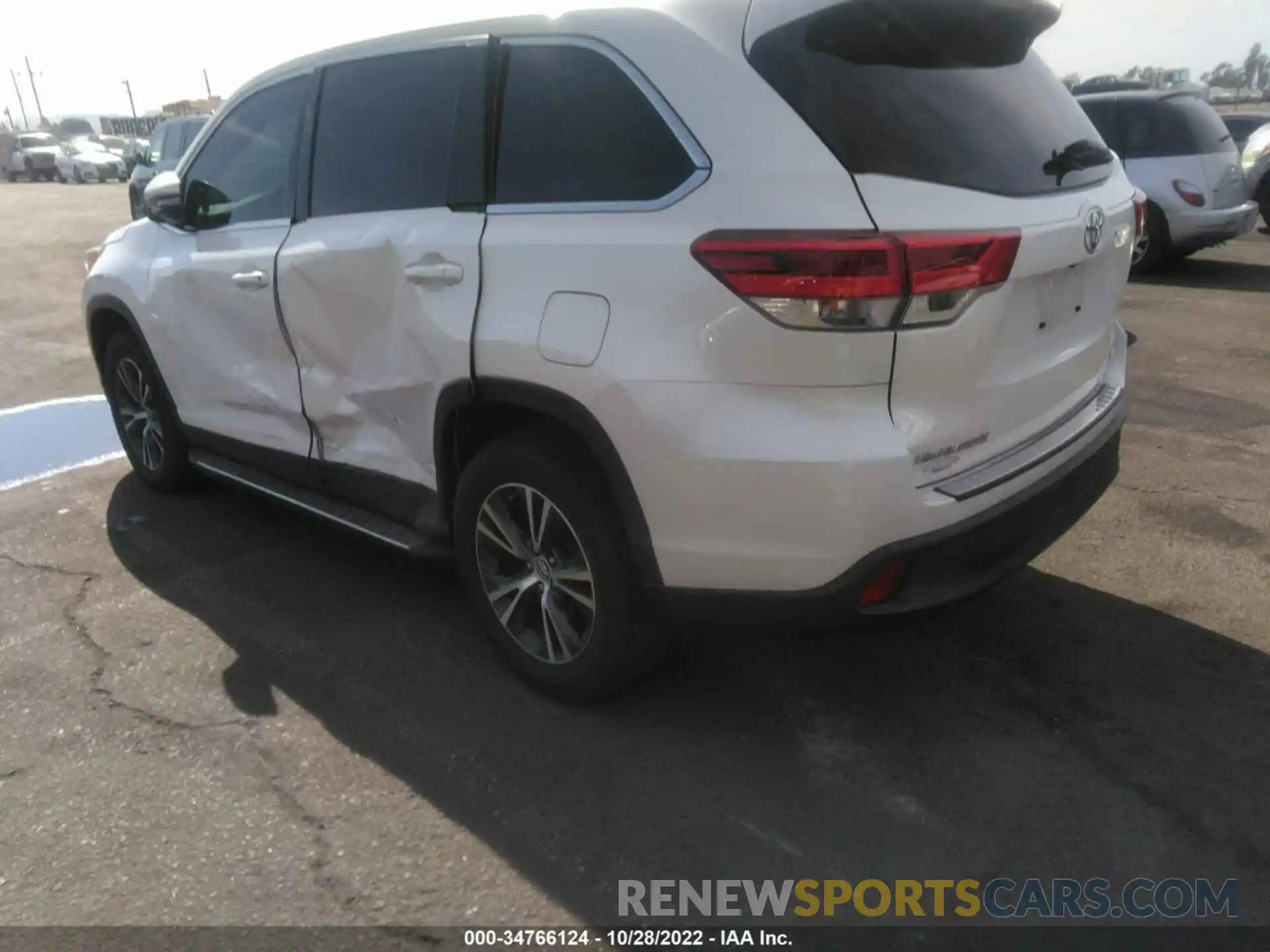 3 Photograph of a damaged car 5TDZZRFH5KS343675 TOYOTA HIGHLANDER 2019