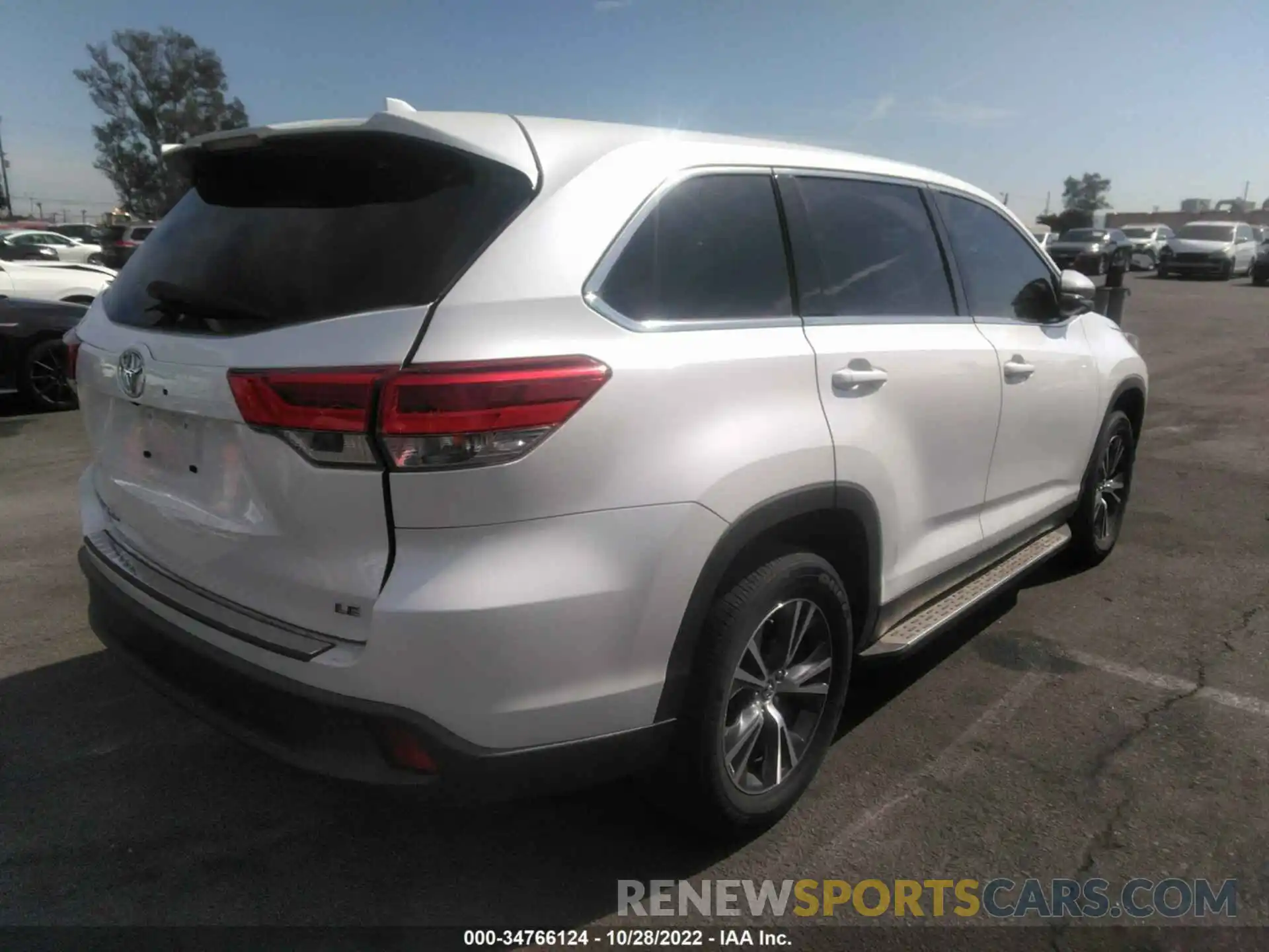 4 Photograph of a damaged car 5TDZZRFH5KS343675 TOYOTA HIGHLANDER 2019