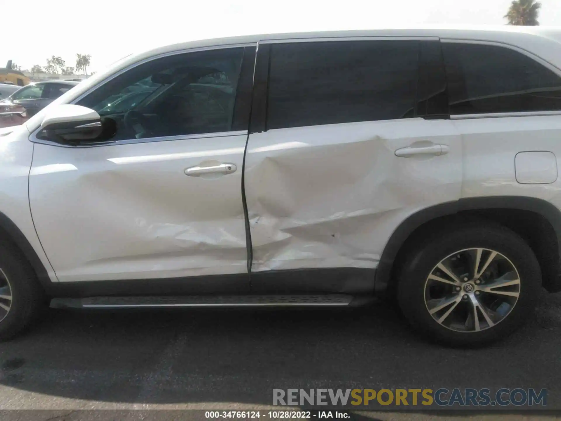 6 Photograph of a damaged car 5TDZZRFH5KS343675 TOYOTA HIGHLANDER 2019