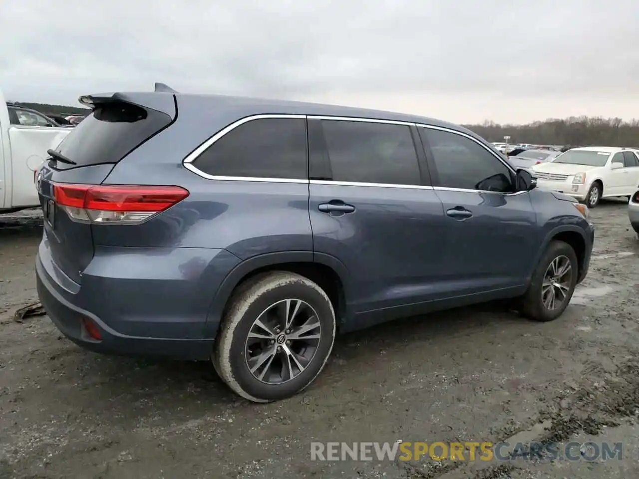 3 Photograph of a damaged car 5TDZZRFH5KS347290 TOYOTA HIGHLANDER 2019