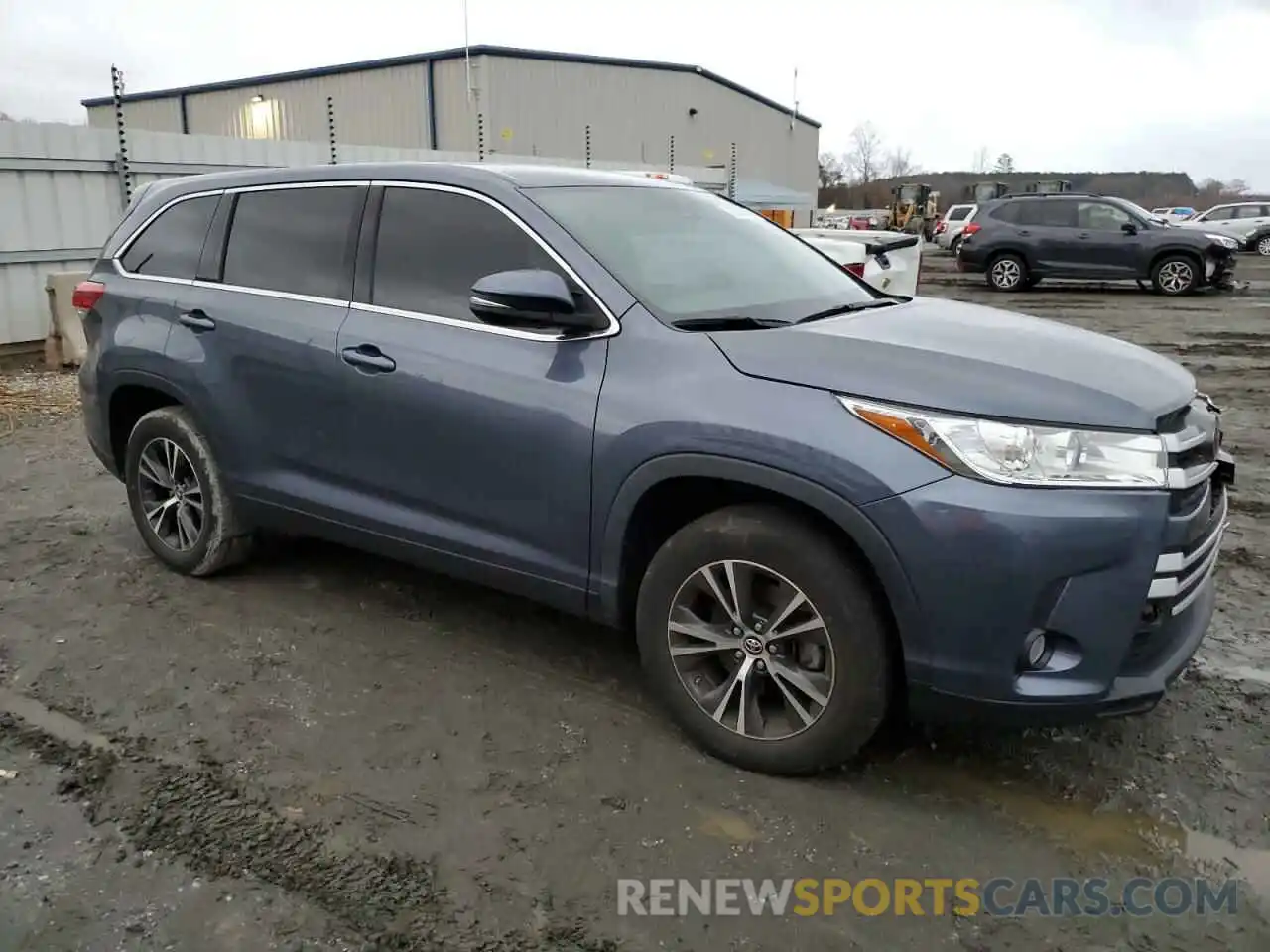 4 Photograph of a damaged car 5TDZZRFH5KS347290 TOYOTA HIGHLANDER 2019