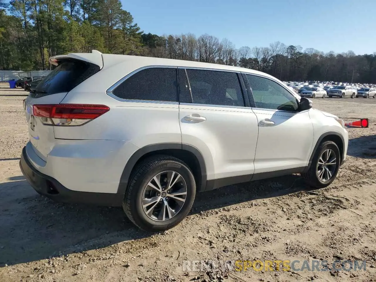 3 Photograph of a damaged car 5TDZZRFH5KS350240 TOYOTA HIGHLANDER 2019
