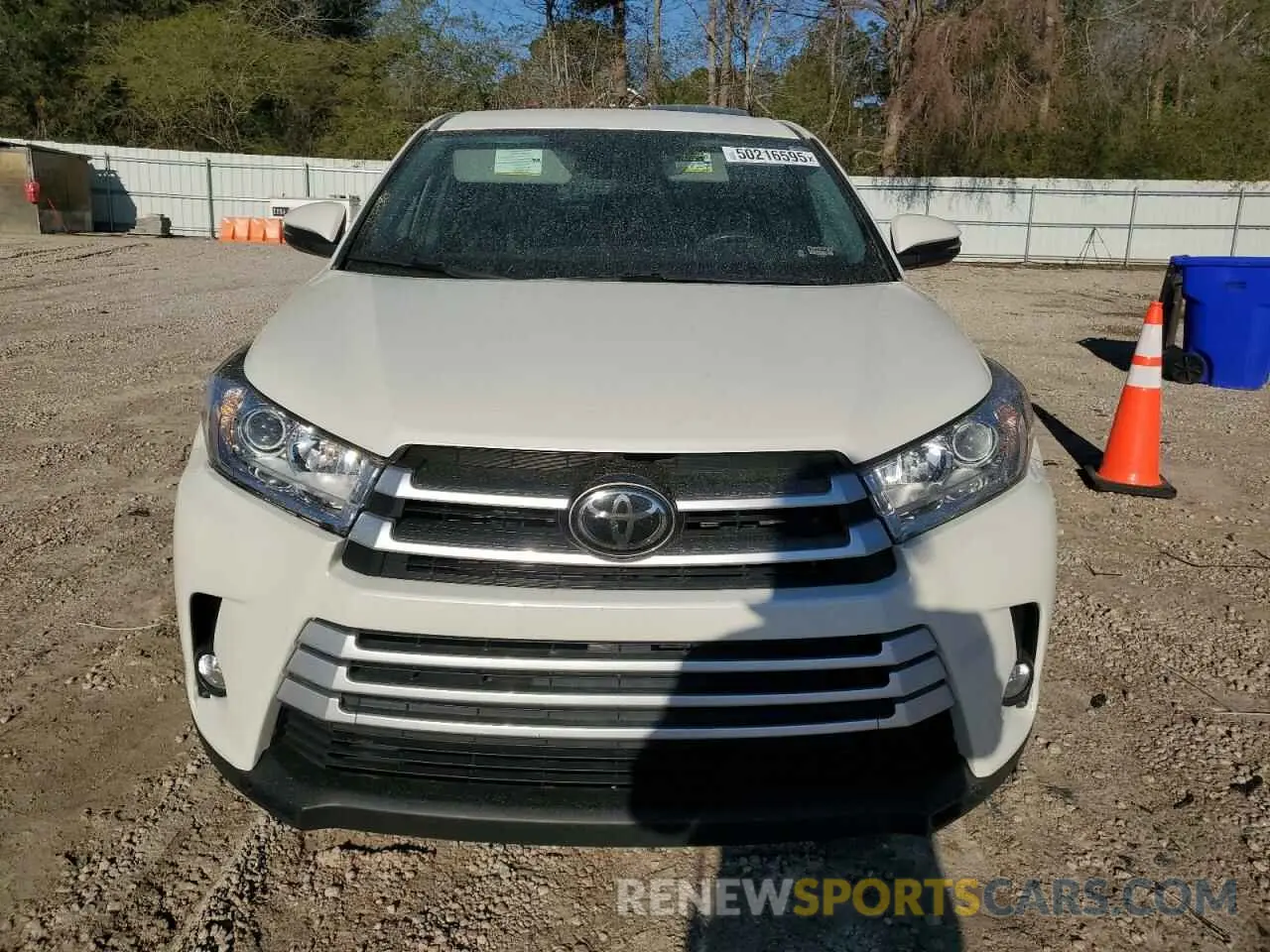 5 Photograph of a damaged car 5TDZZRFH5KS350240 TOYOTA HIGHLANDER 2019