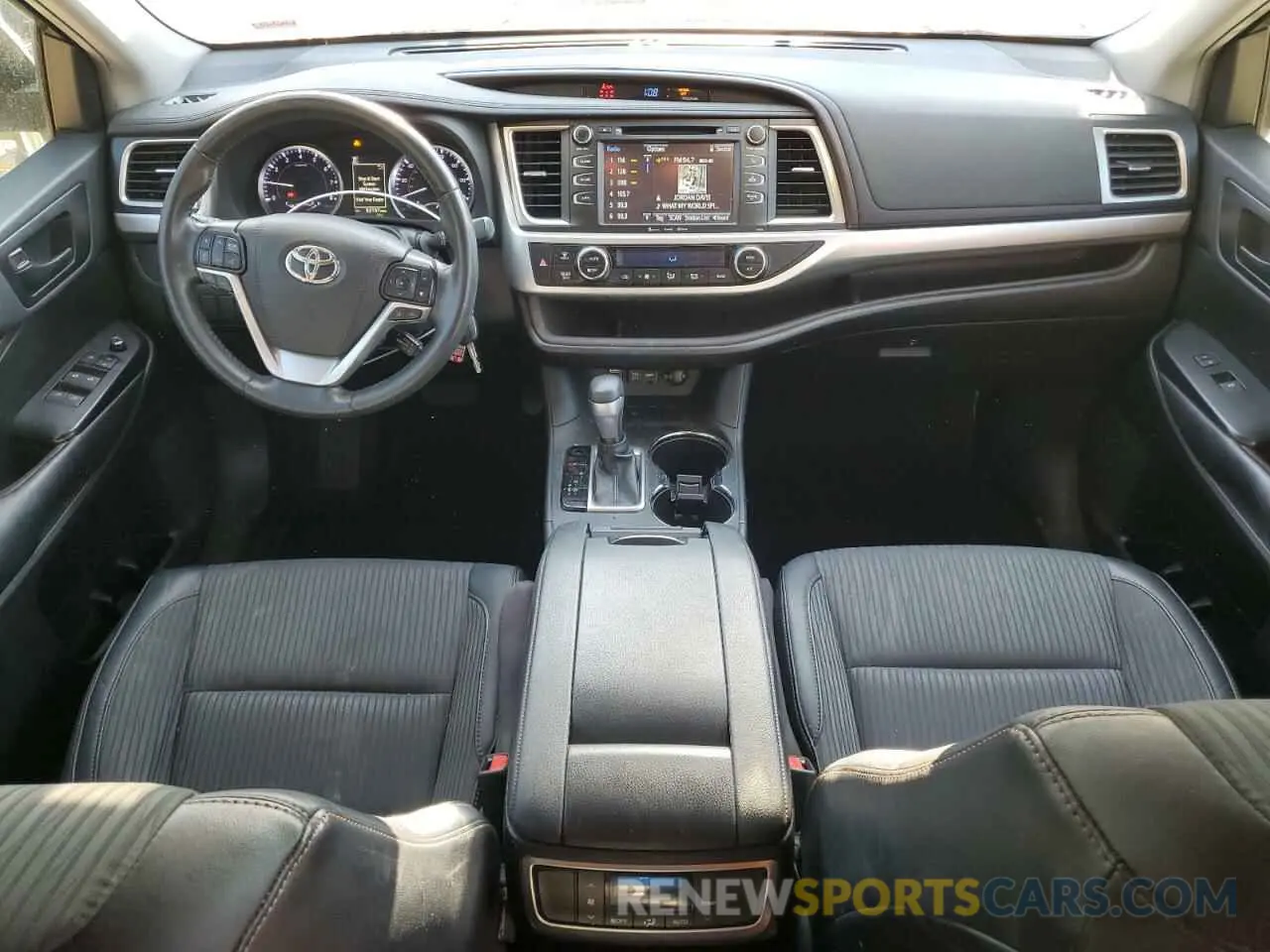 8 Photograph of a damaged car 5TDZZRFH5KS350240 TOYOTA HIGHLANDER 2019