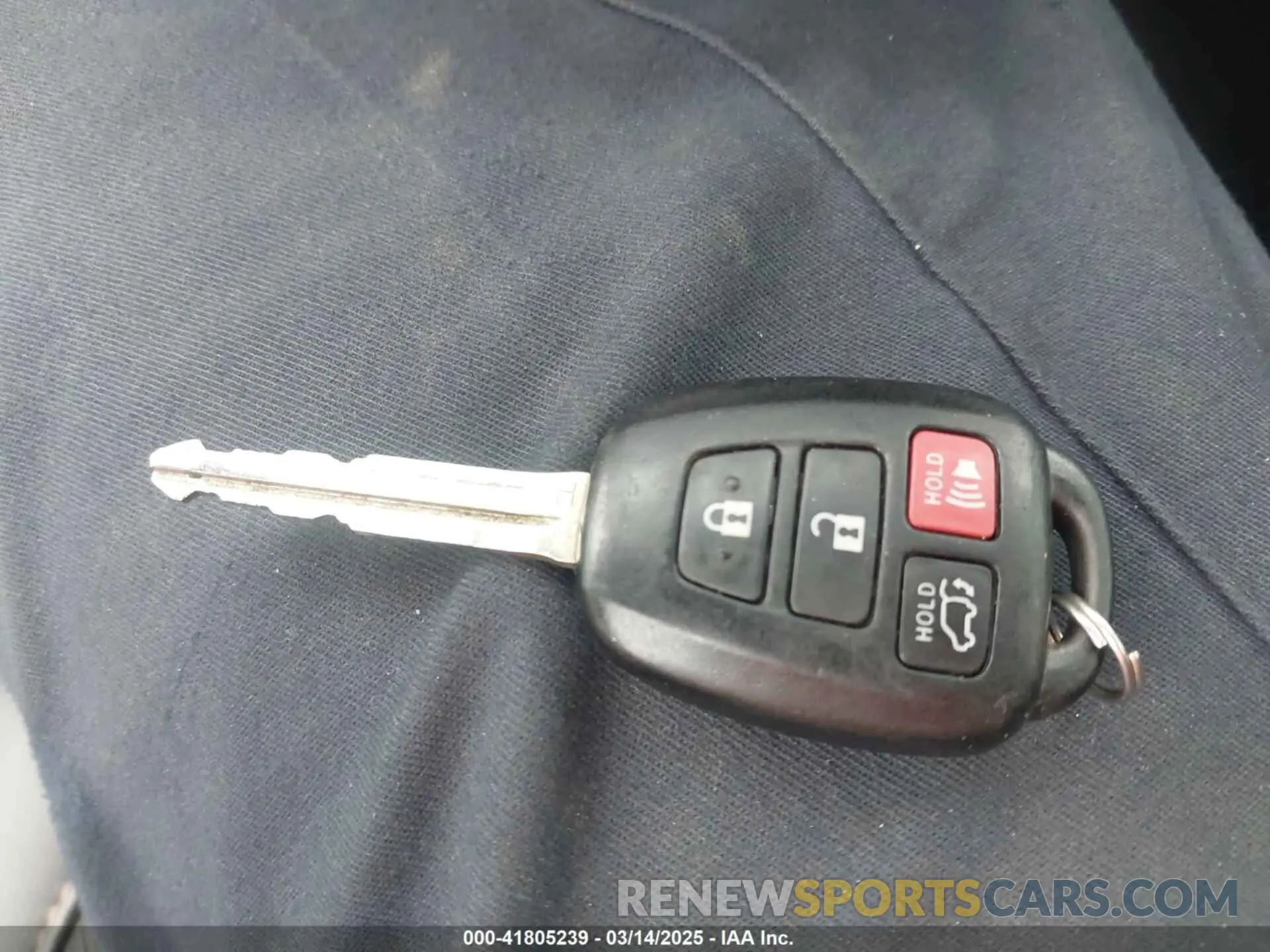 11 Photograph of a damaged car 5TDZZRFH5KS354031 TOYOTA HIGHLANDER 2019