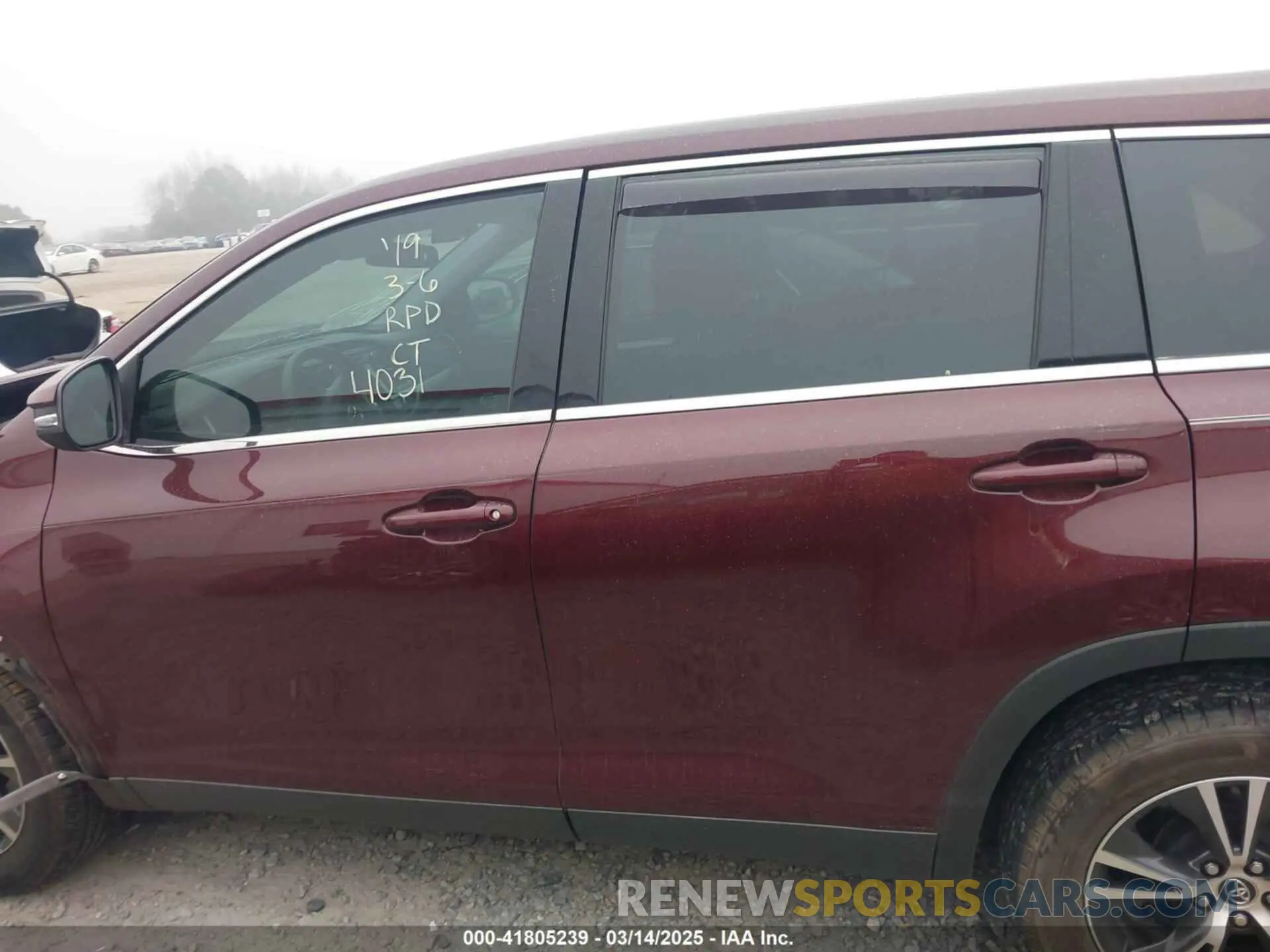15 Photograph of a damaged car 5TDZZRFH5KS354031 TOYOTA HIGHLANDER 2019