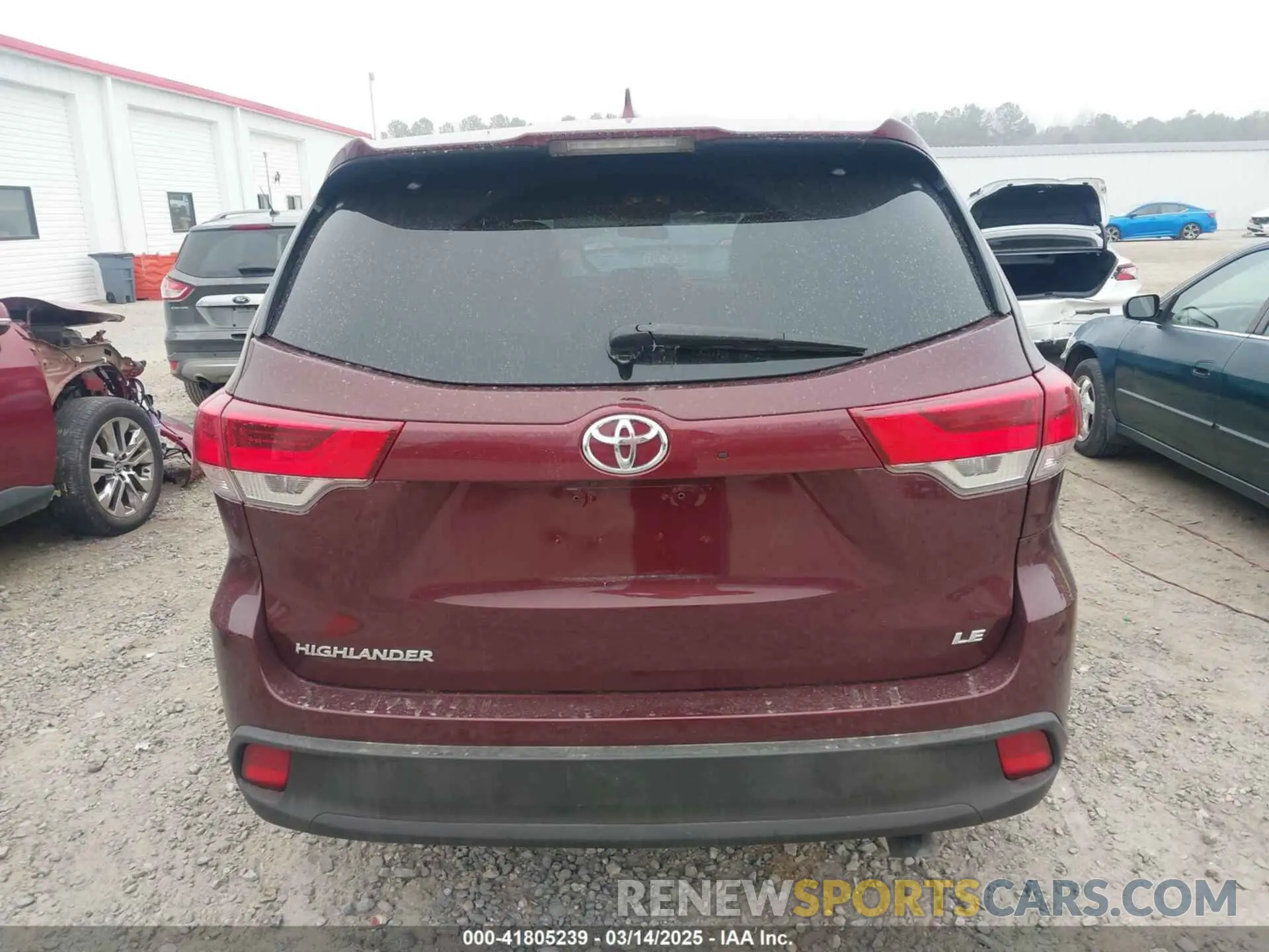 17 Photograph of a damaged car 5TDZZRFH5KS354031 TOYOTA HIGHLANDER 2019