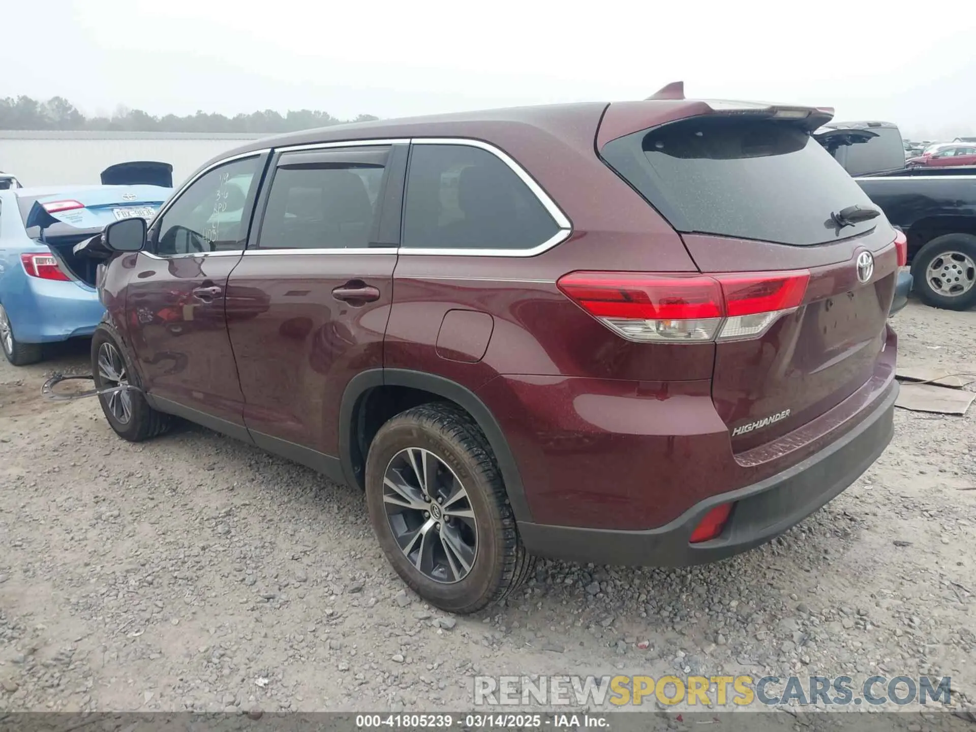 3 Photograph of a damaged car 5TDZZRFH5KS354031 TOYOTA HIGHLANDER 2019