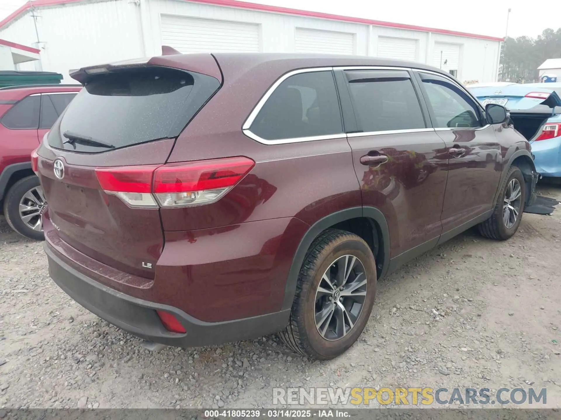 4 Photograph of a damaged car 5TDZZRFH5KS354031 TOYOTA HIGHLANDER 2019