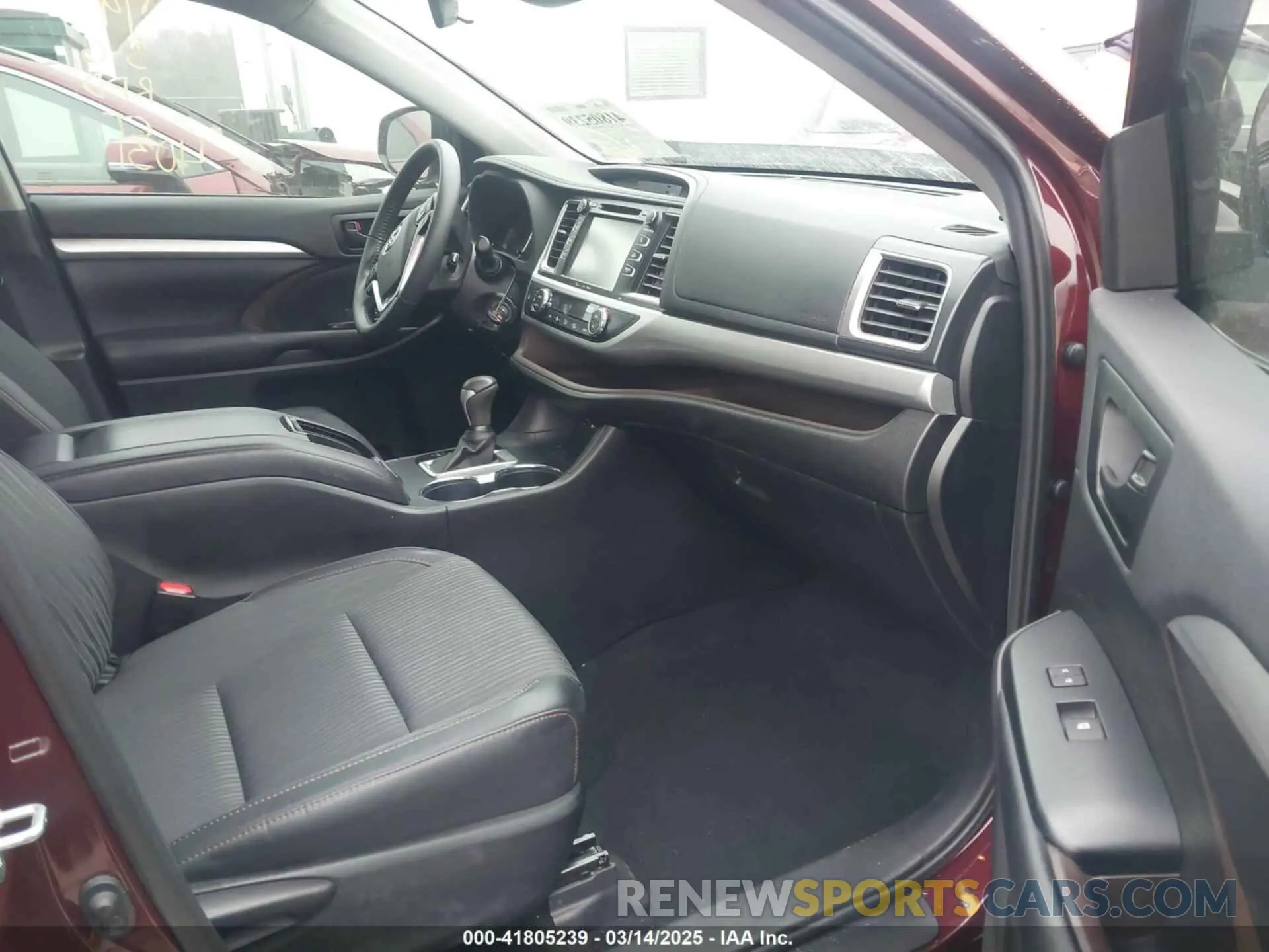 5 Photograph of a damaged car 5TDZZRFH5KS354031 TOYOTA HIGHLANDER 2019