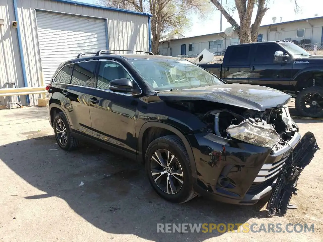 4 Photograph of a damaged car 5TDZZRFH5KS360833 TOYOTA HIGHLANDER 2019