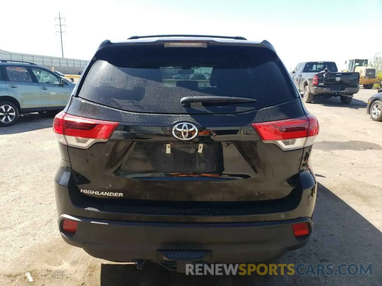 6 Photograph of a damaged car 5TDZZRFH5KS360833 TOYOTA HIGHLANDER 2019