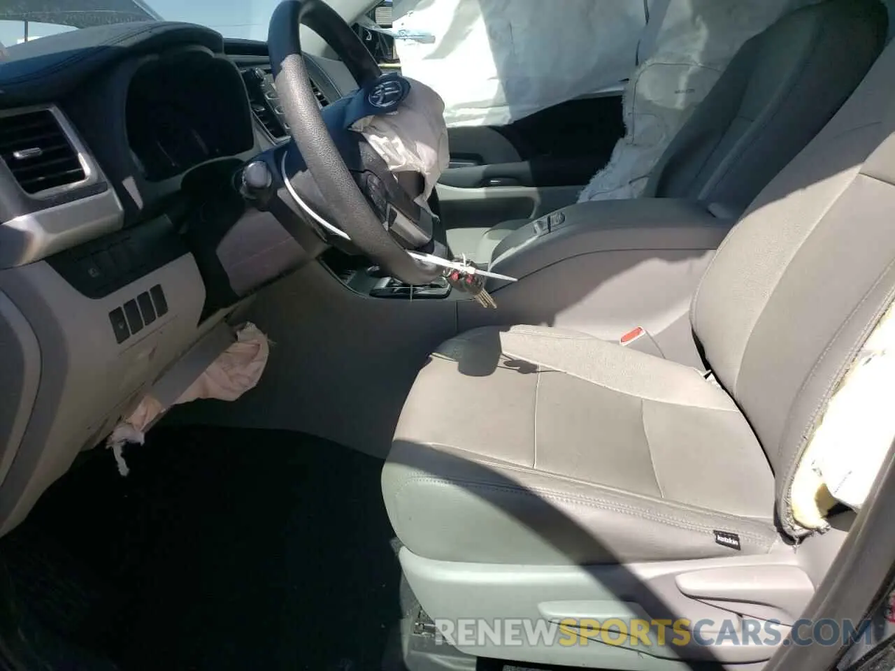 7 Photograph of a damaged car 5TDZZRFH5KS360833 TOYOTA HIGHLANDER 2019