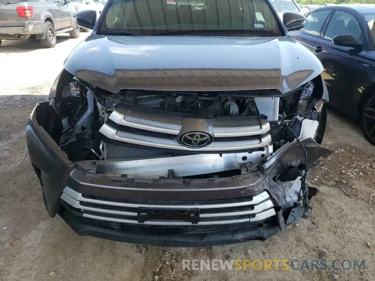 9 Photograph of a damaged car 5TDZZRFH5KS368477 TOYOTA HIGHLANDER 2019