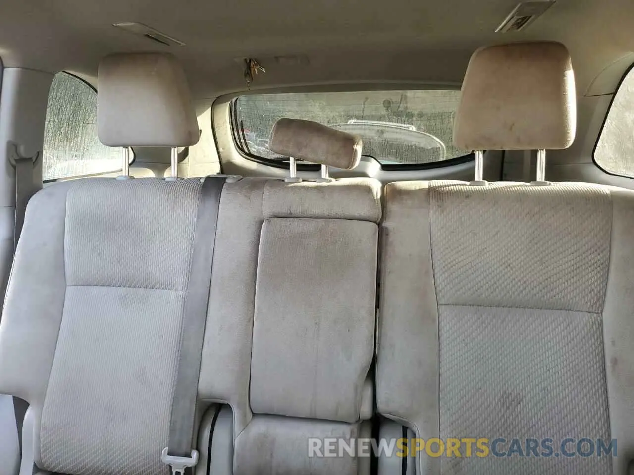 10 Photograph of a damaged car 5TDZZRFH6KS294907 TOYOTA HIGHLANDER 2019