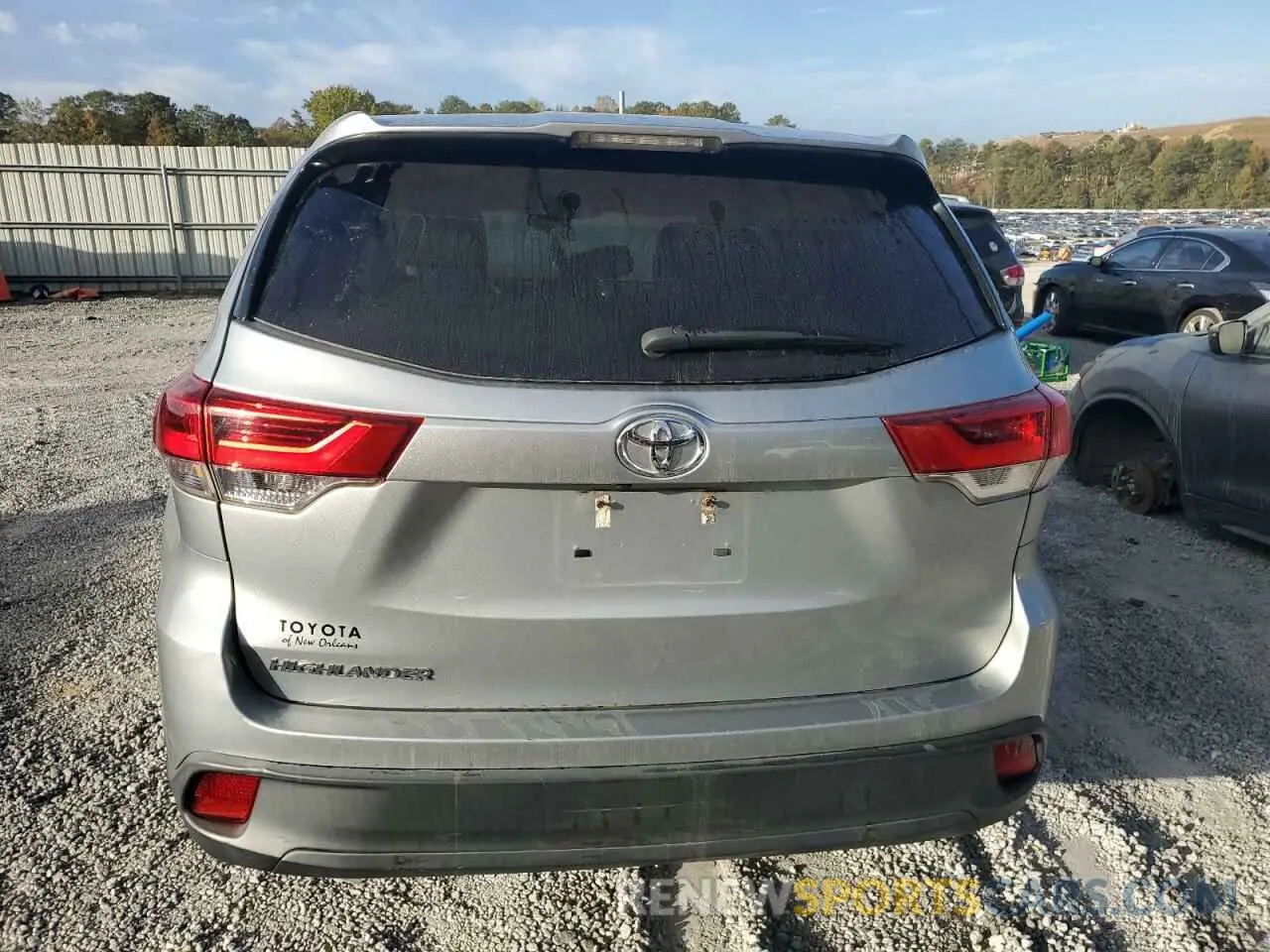 6 Photograph of a damaged car 5TDZZRFH6KS294907 TOYOTA HIGHLANDER 2019