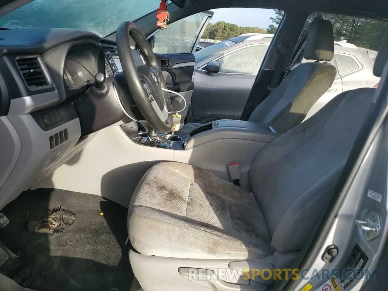 7 Photograph of a damaged car 5TDZZRFH6KS294907 TOYOTA HIGHLANDER 2019