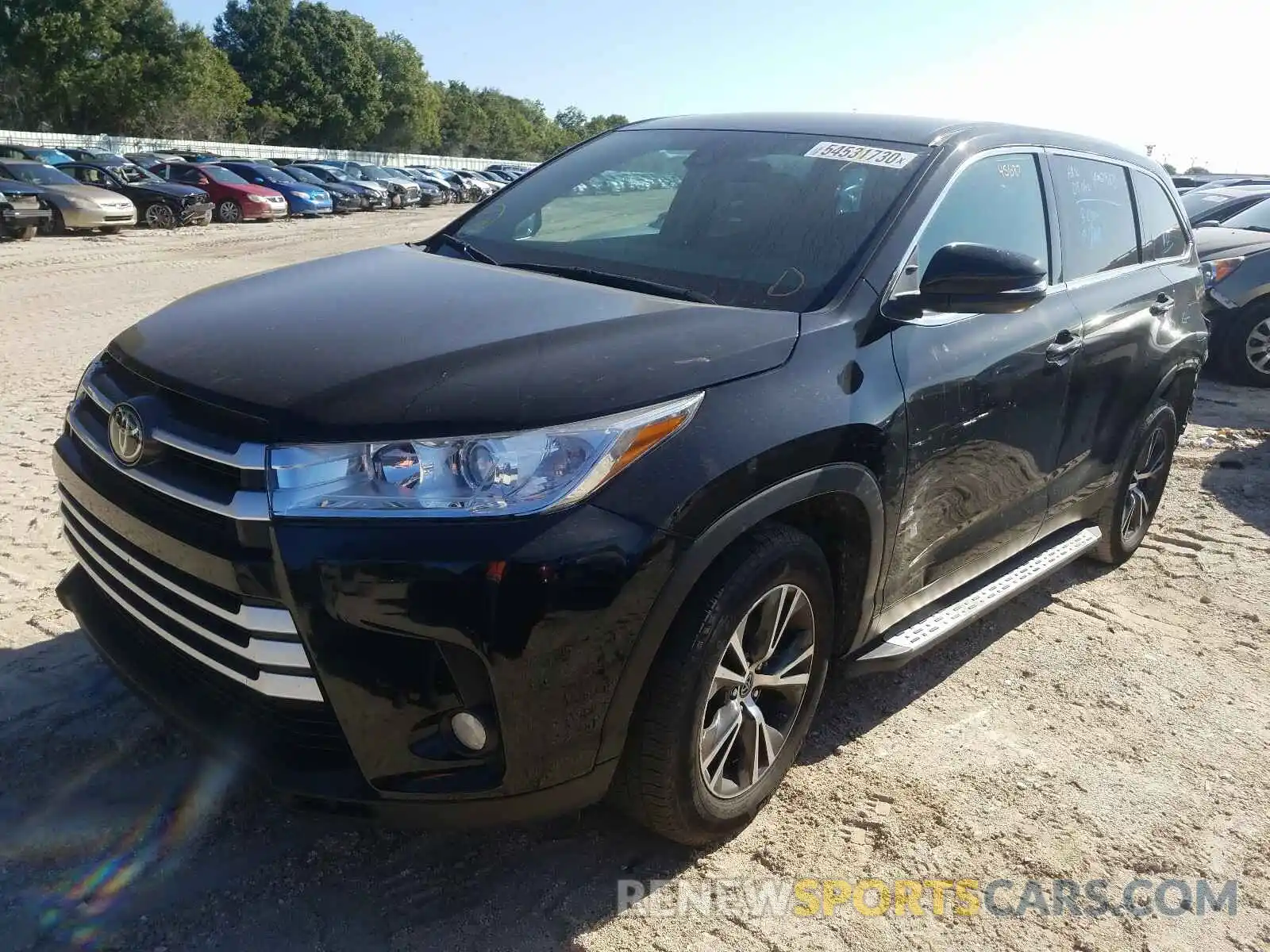 2 Photograph of a damaged car 5TDZZRFH6KS299038 TOYOTA HIGHLANDER 2019