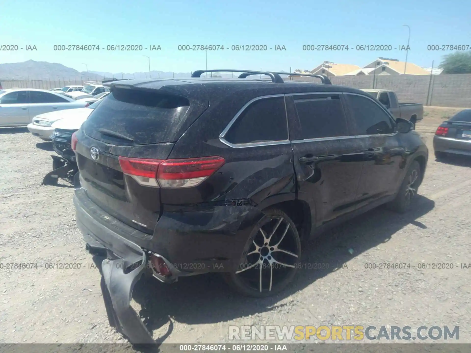 4 Photograph of a damaged car 5TDZZRFH6KS300124 TOYOTA HIGHLANDER 2019