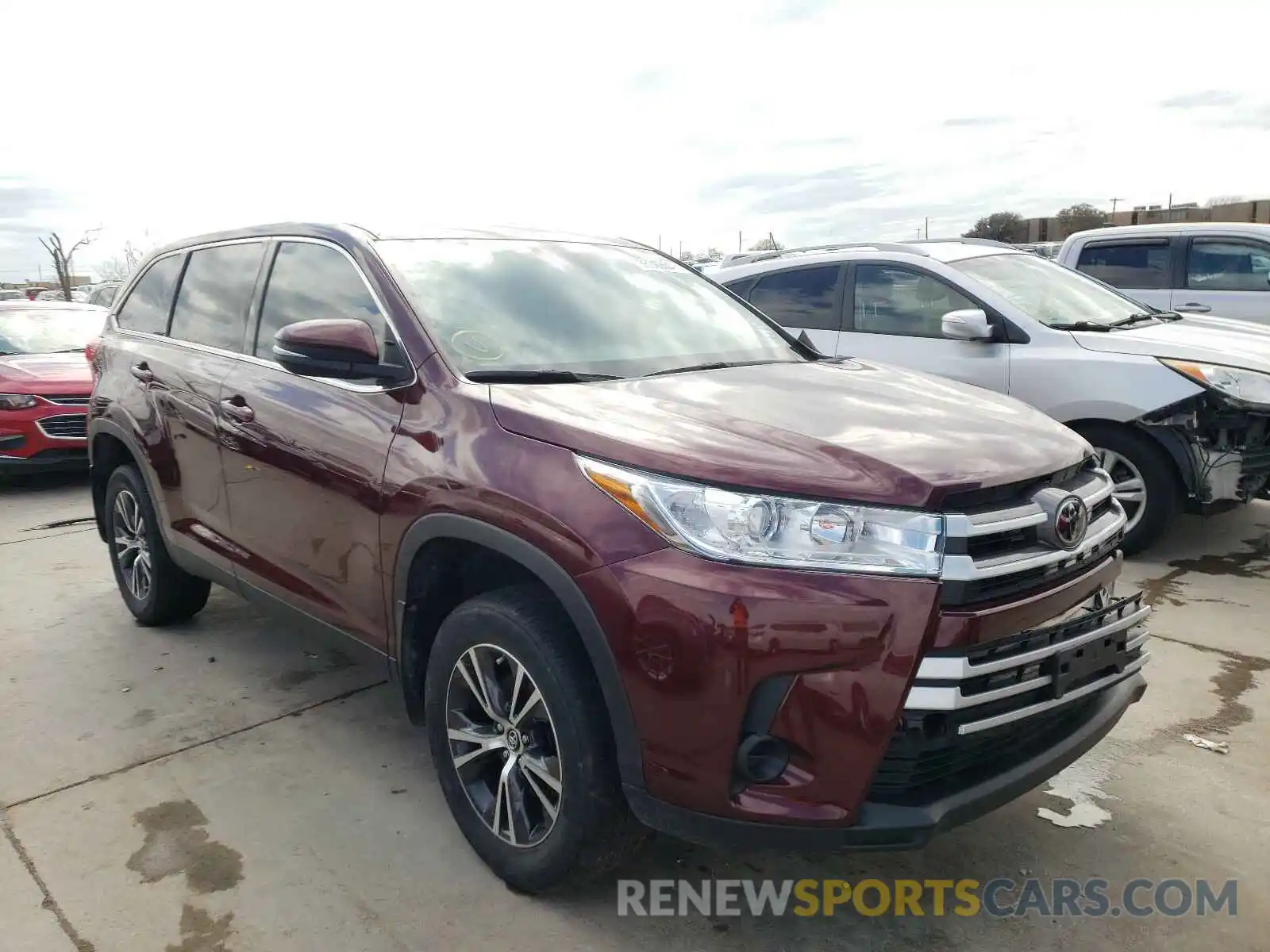 1 Photograph of a damaged car 5TDZZRFH6KS301077 TOYOTA HIGHLANDER 2019