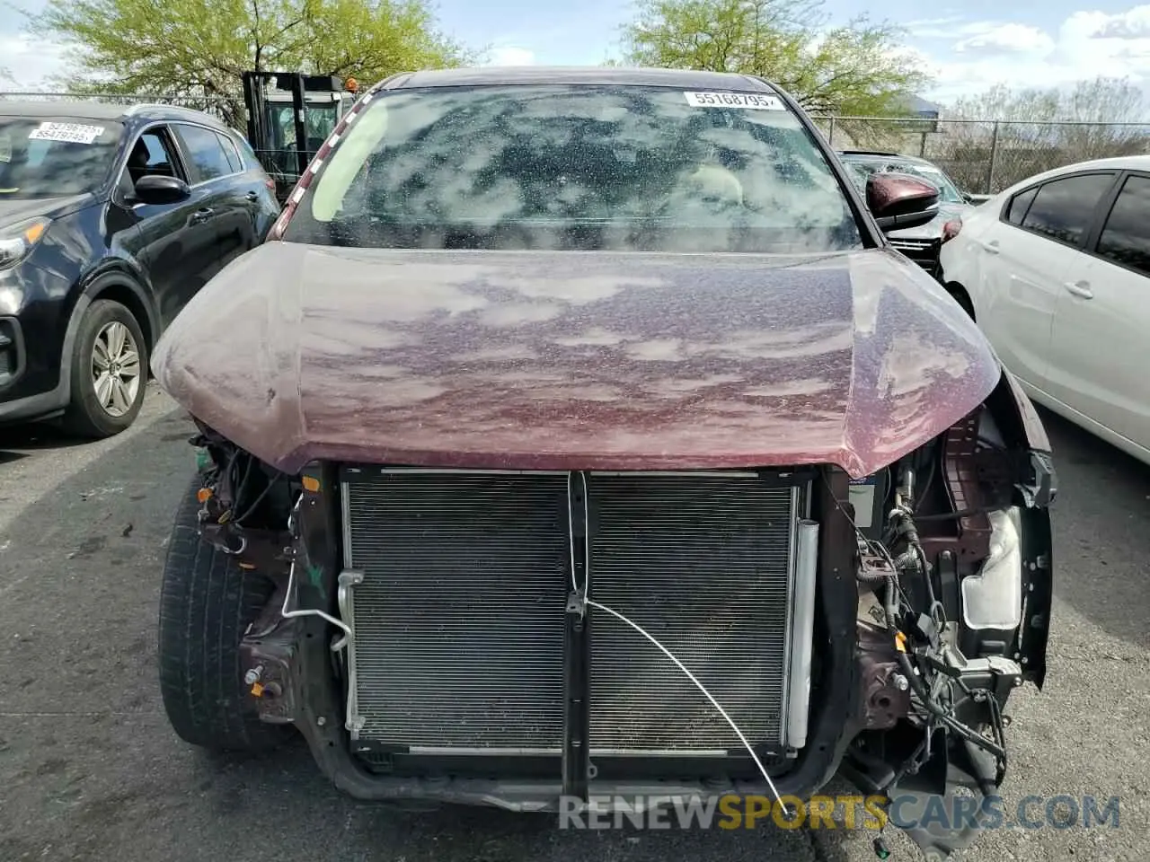 5 Photograph of a damaged car 5TDZZRFH6KS305436 TOYOTA HIGHLANDER 2019