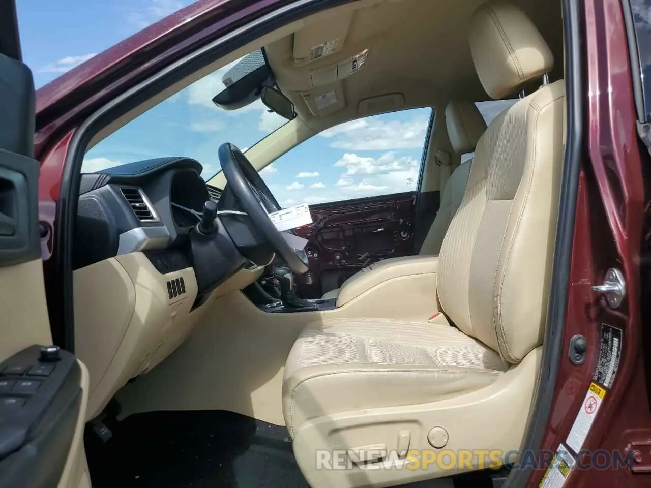 7 Photograph of a damaged car 5TDZZRFH6KS305436 TOYOTA HIGHLANDER 2019