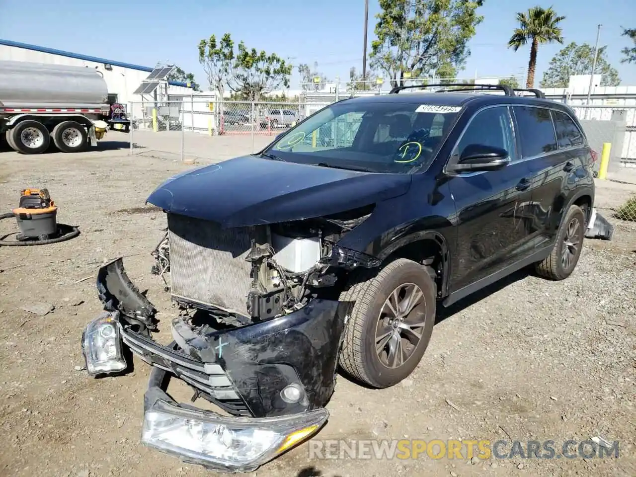 2 Photograph of a damaged car 5TDZZRFH6KS306084 TOYOTA HIGHLANDER 2019