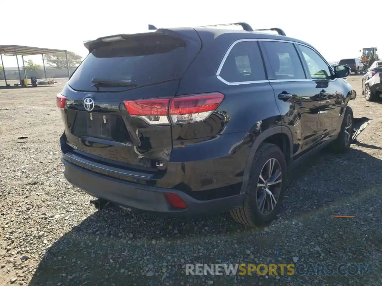 4 Photograph of a damaged car 5TDZZRFH6KS306084 TOYOTA HIGHLANDER 2019