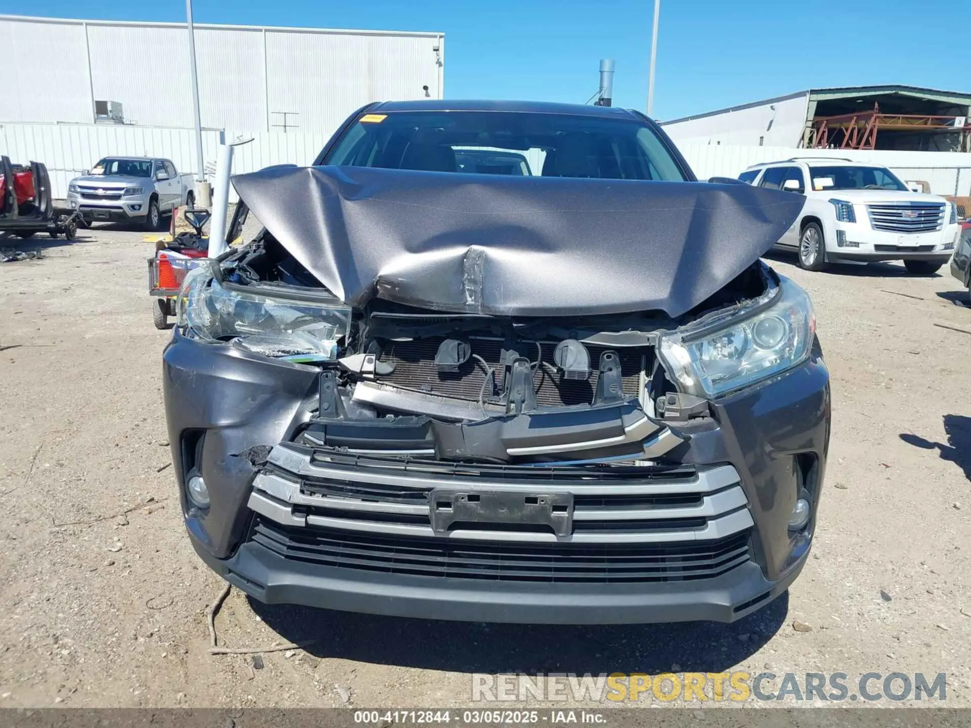 12 Photograph of a damaged car 5TDZZRFH6KS306098 TOYOTA HIGHLANDER 2019