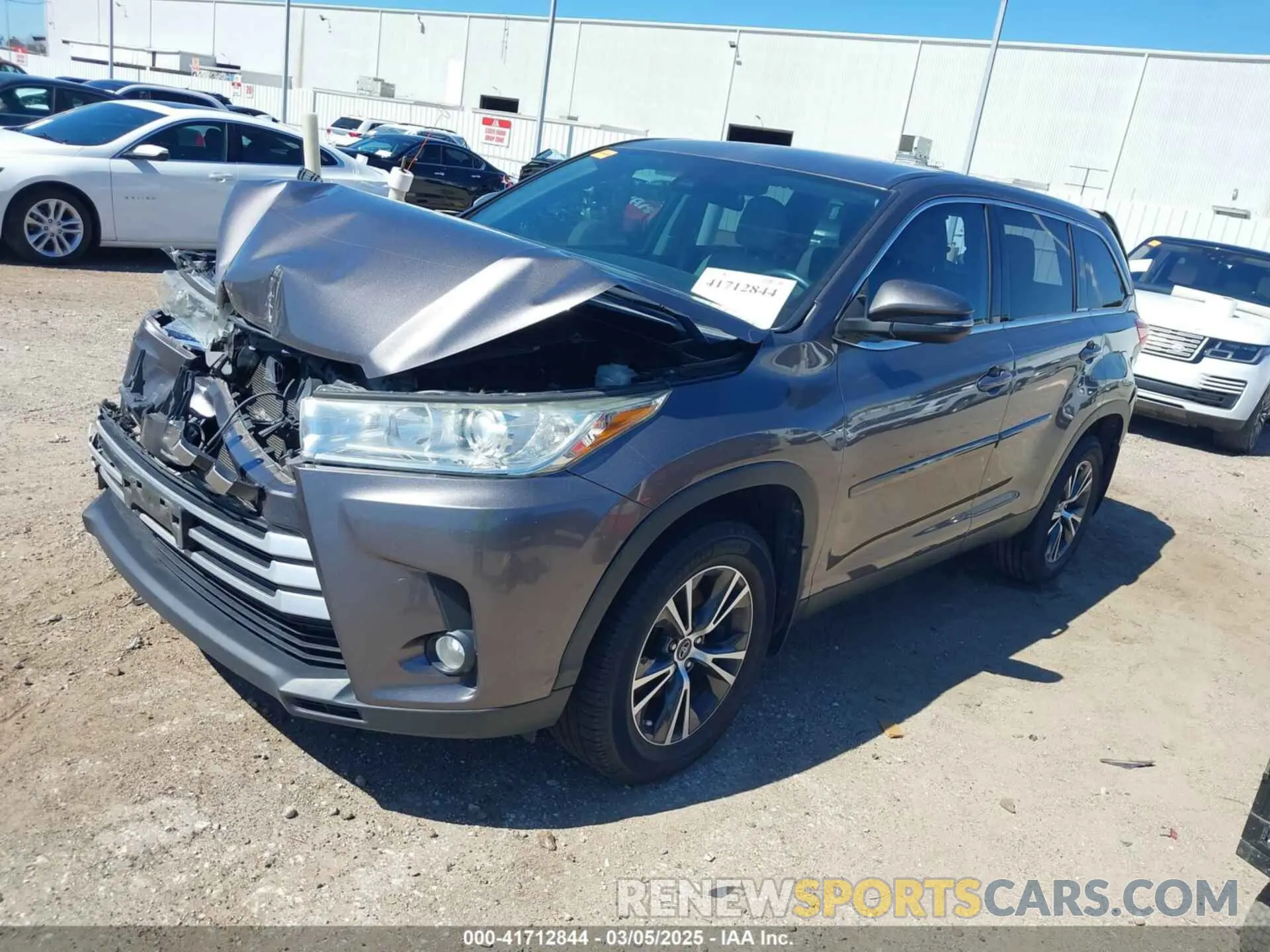 2 Photograph of a damaged car 5TDZZRFH6KS306098 TOYOTA HIGHLANDER 2019