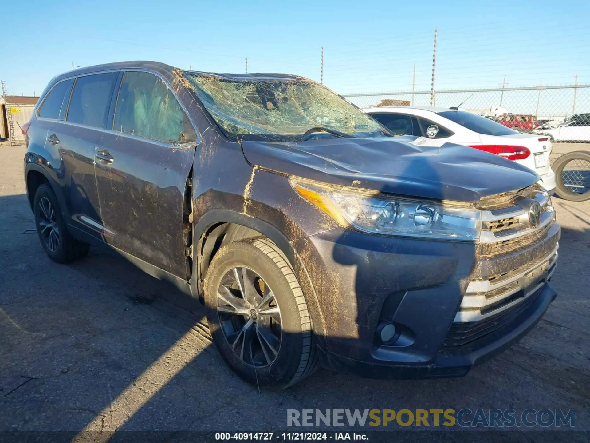 1 Photograph of a damaged car 5TDZZRFH6KS310944 TOYOTA HIGHLANDER 2019