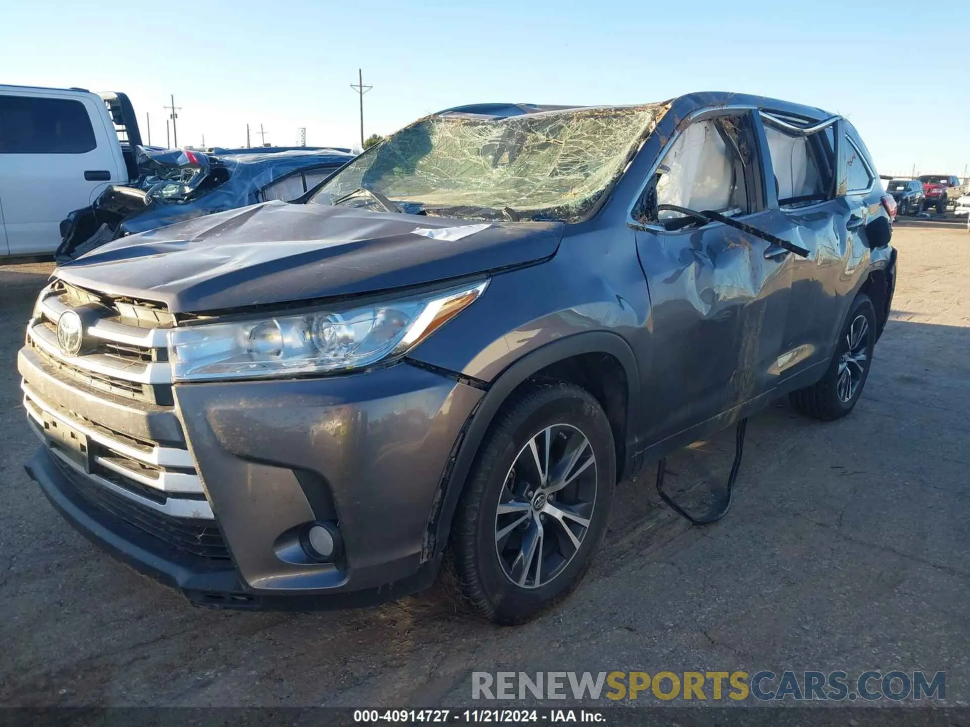 2 Photograph of a damaged car 5TDZZRFH6KS310944 TOYOTA HIGHLANDER 2019