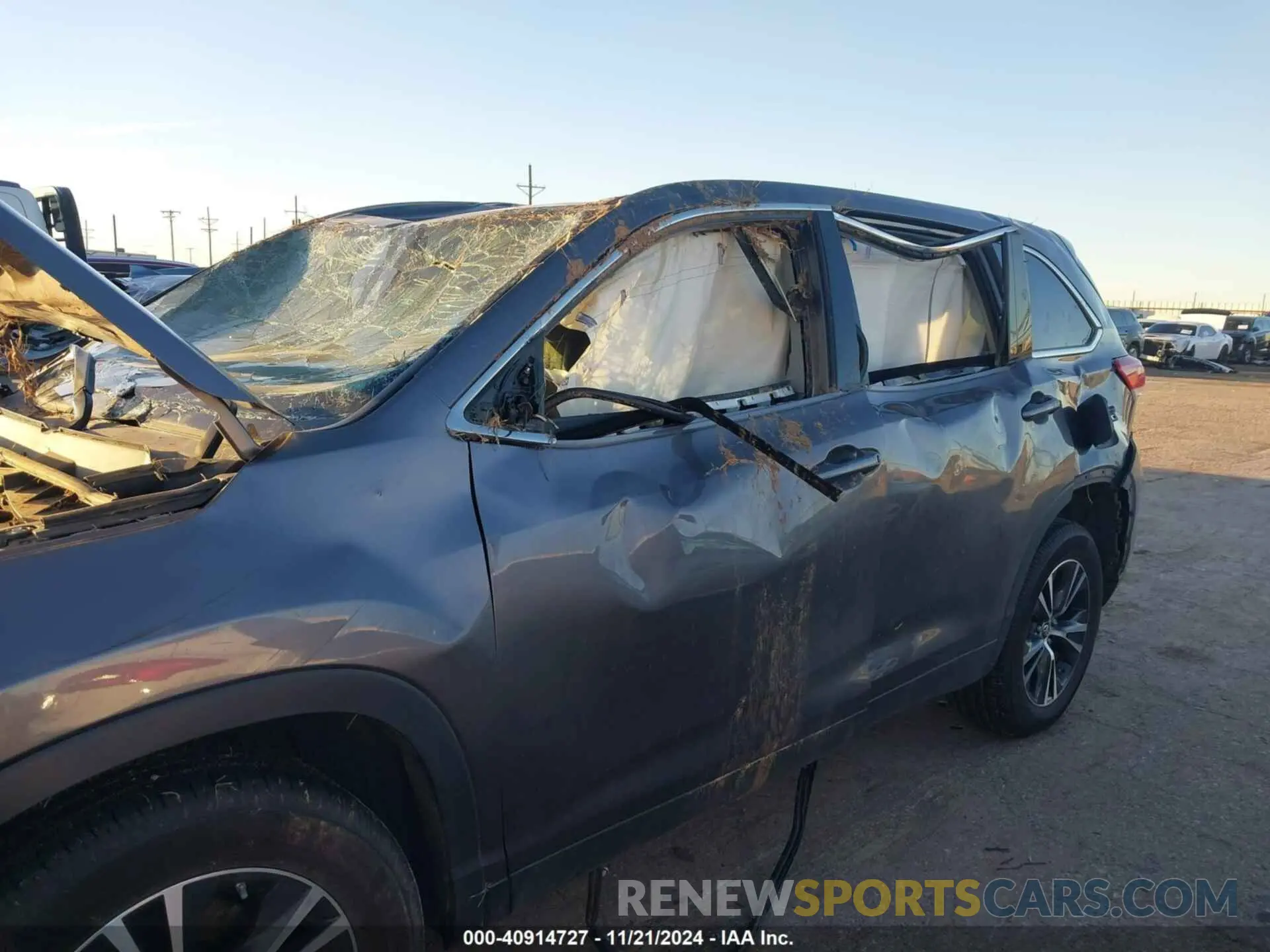 6 Photograph of a damaged car 5TDZZRFH6KS310944 TOYOTA HIGHLANDER 2019