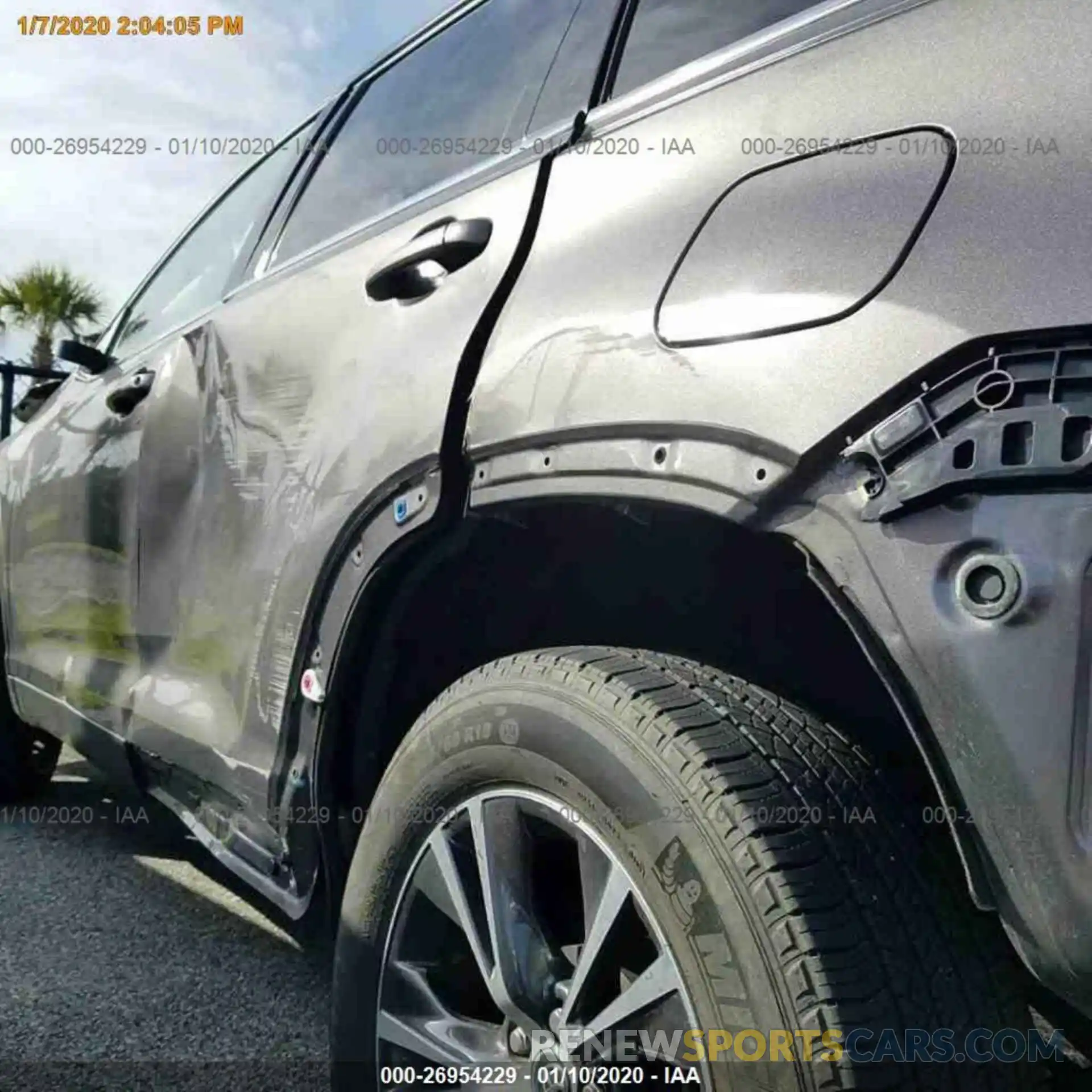 13 Photograph of a damaged car 5TDZZRFH6KS318817 TOYOTA HIGHLANDER 2019