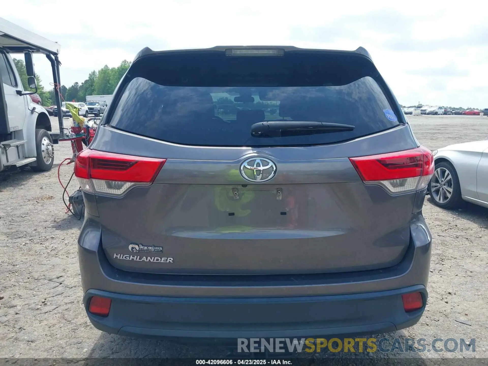 16 Photograph of a damaged car 5TDZZRFH6KS319028 TOYOTA HIGHLANDER 2019