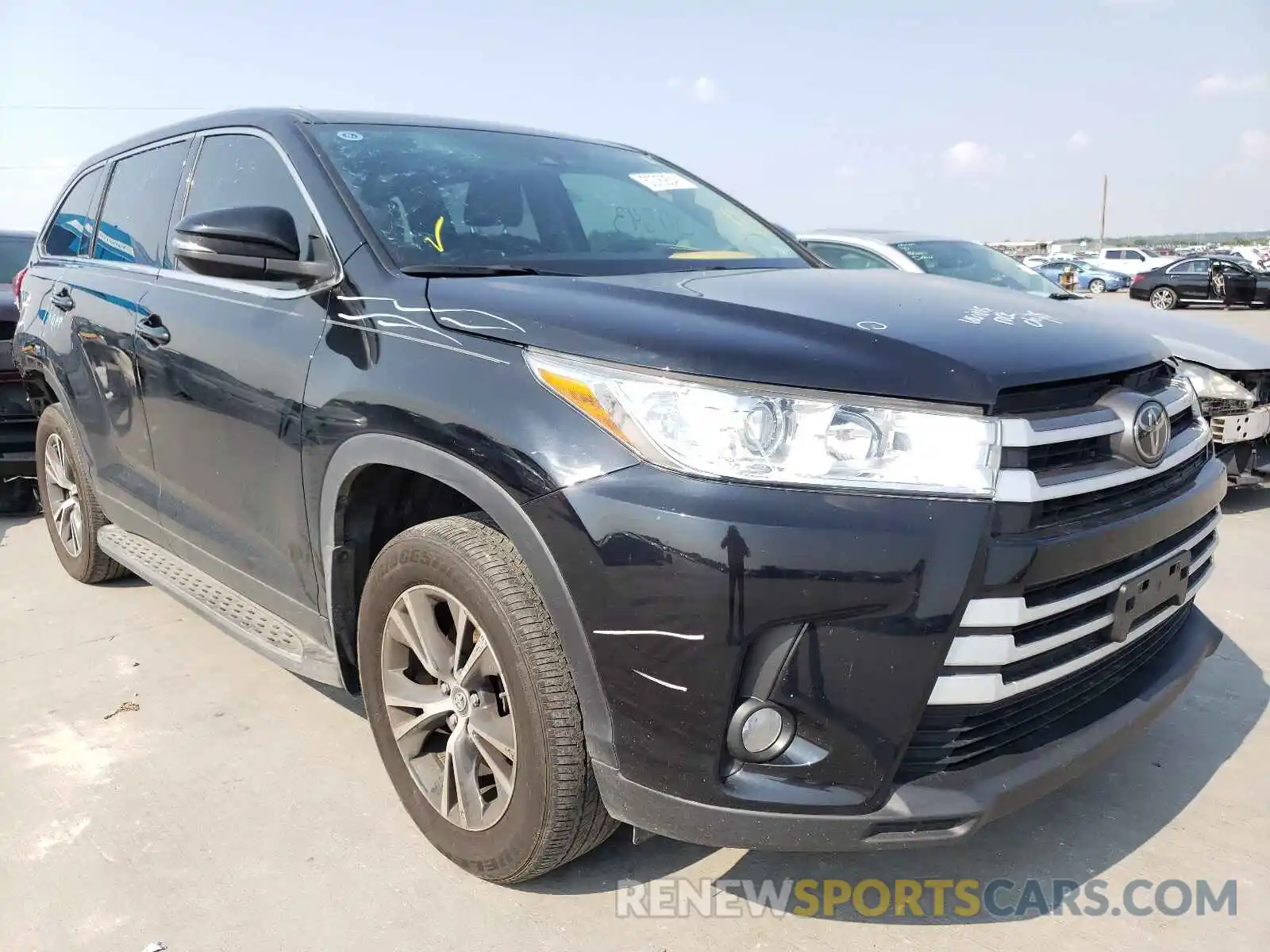 1 Photograph of a damaged car 5TDZZRFH6KS320633 TOYOTA HIGHLANDER 2019