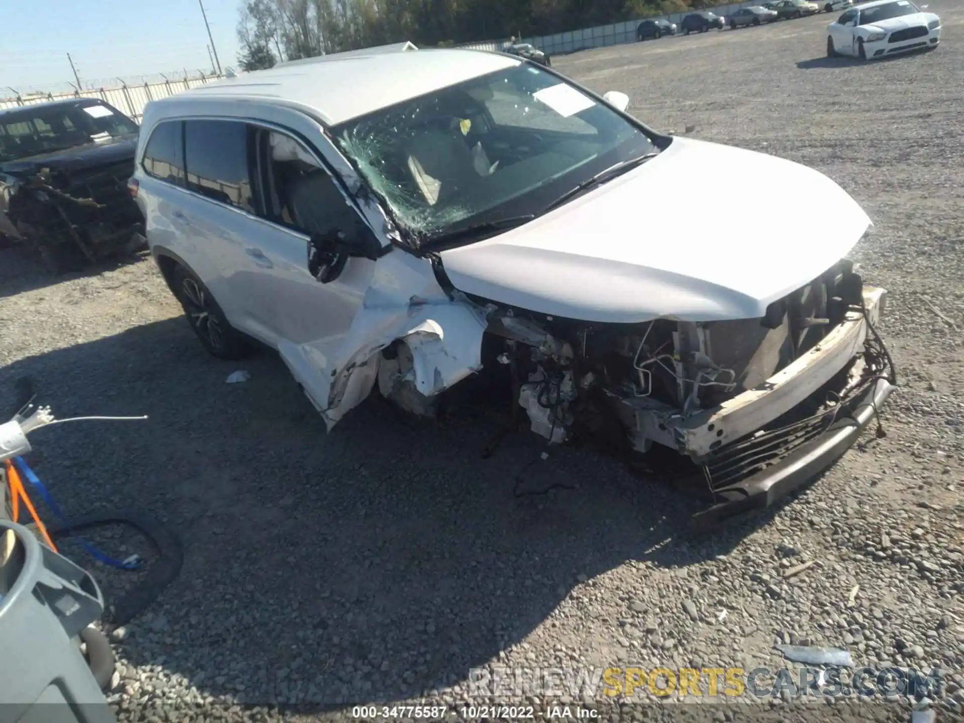 1 Photograph of a damaged car 5TDZZRFH6KS322561 TOYOTA HIGHLANDER 2019