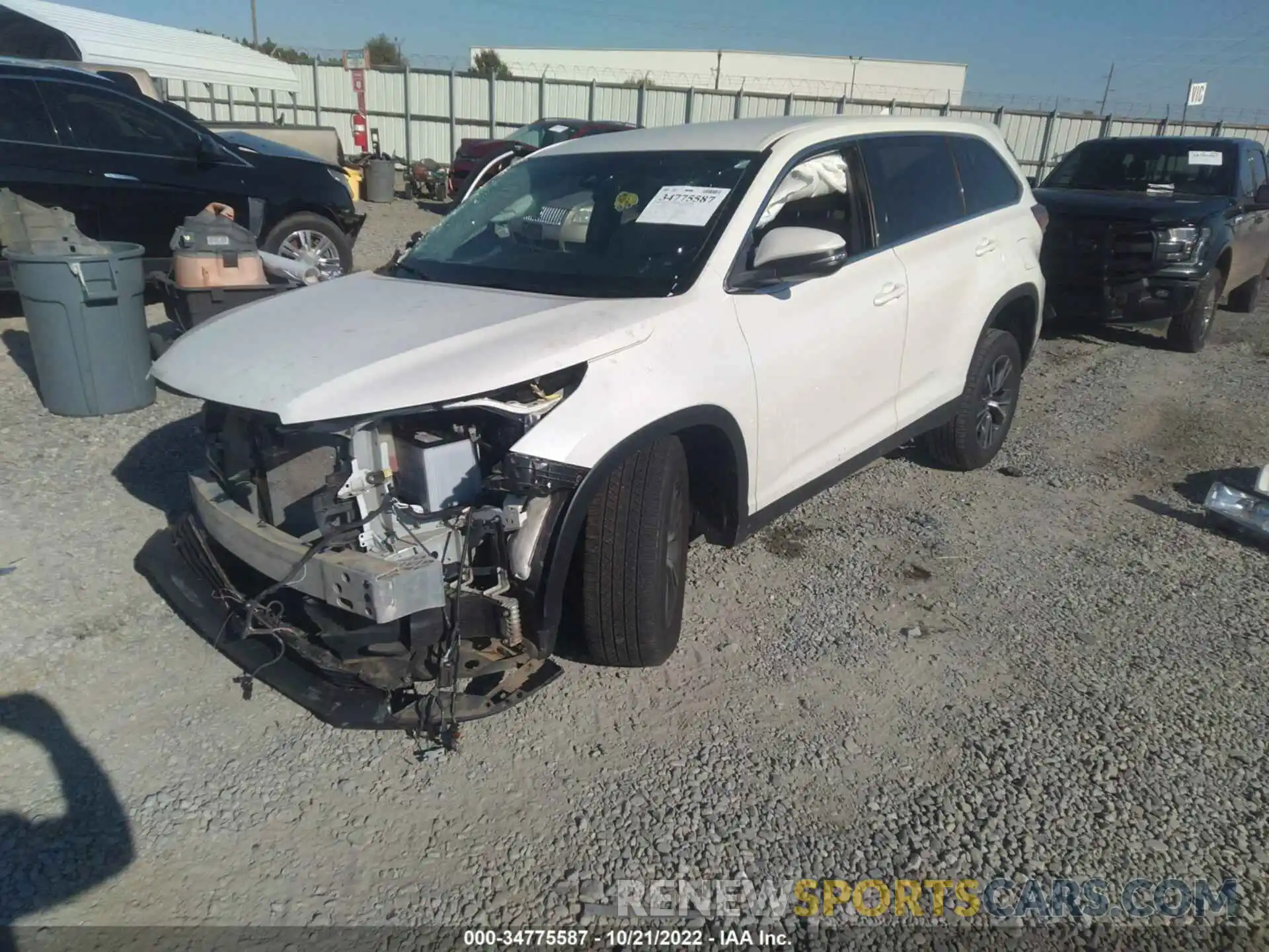 2 Photograph of a damaged car 5TDZZRFH6KS322561 TOYOTA HIGHLANDER 2019