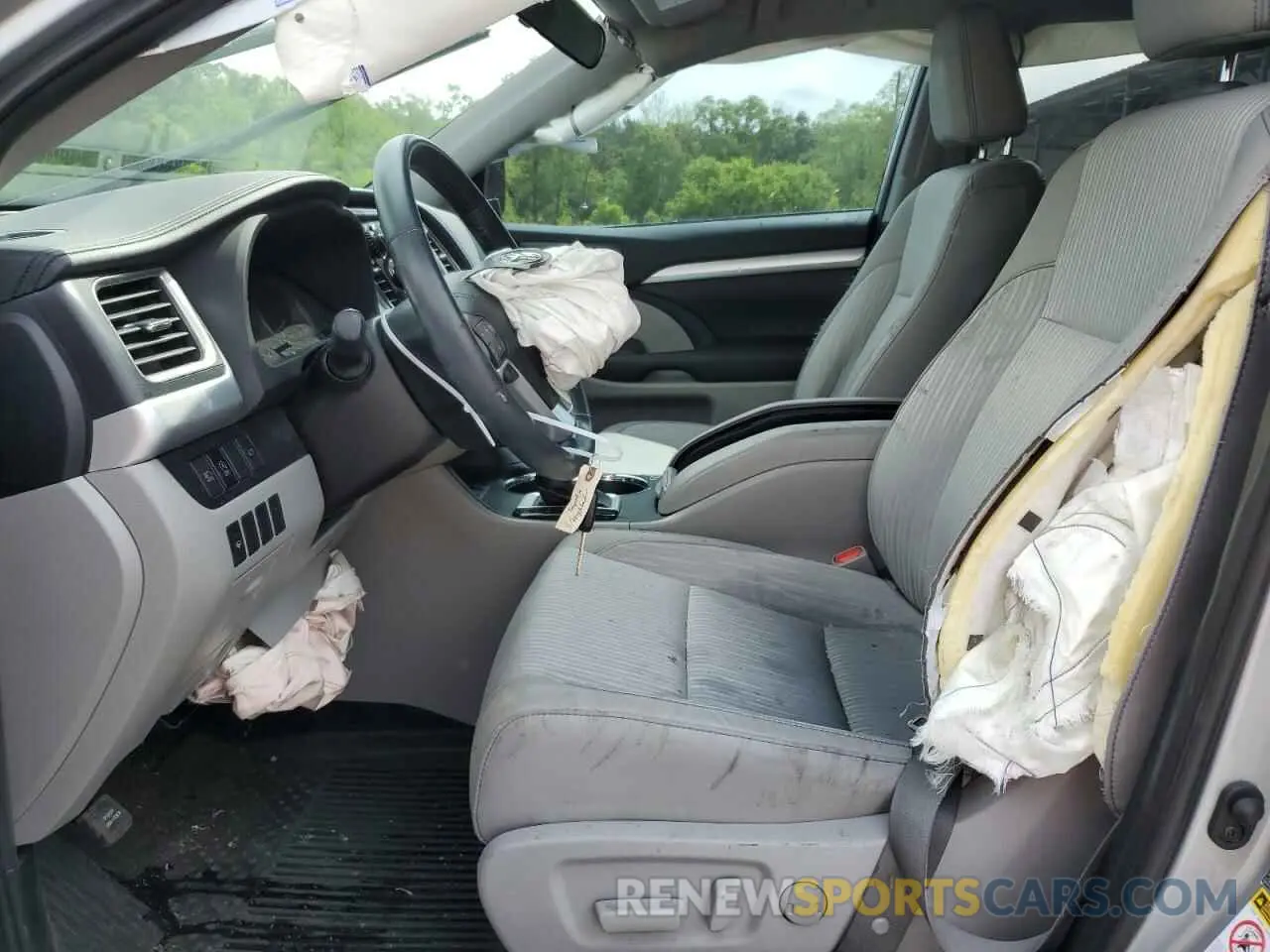 7 Photograph of a damaged car 5TDZZRFH6KS323970 TOYOTA HIGHLANDER 2019