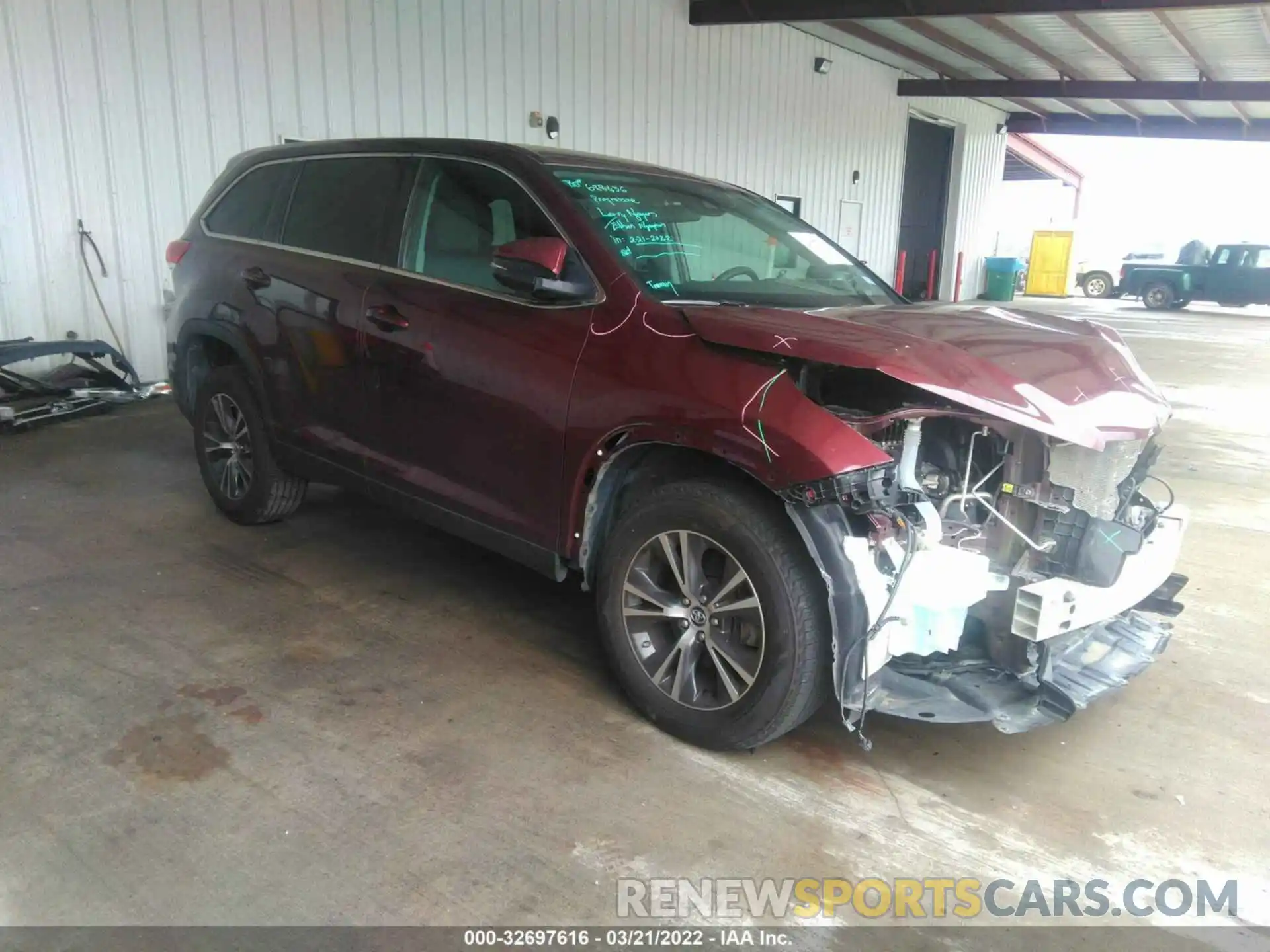 1 Photograph of a damaged car 5TDZZRFH6KS333642 TOYOTA HIGHLANDER 2019