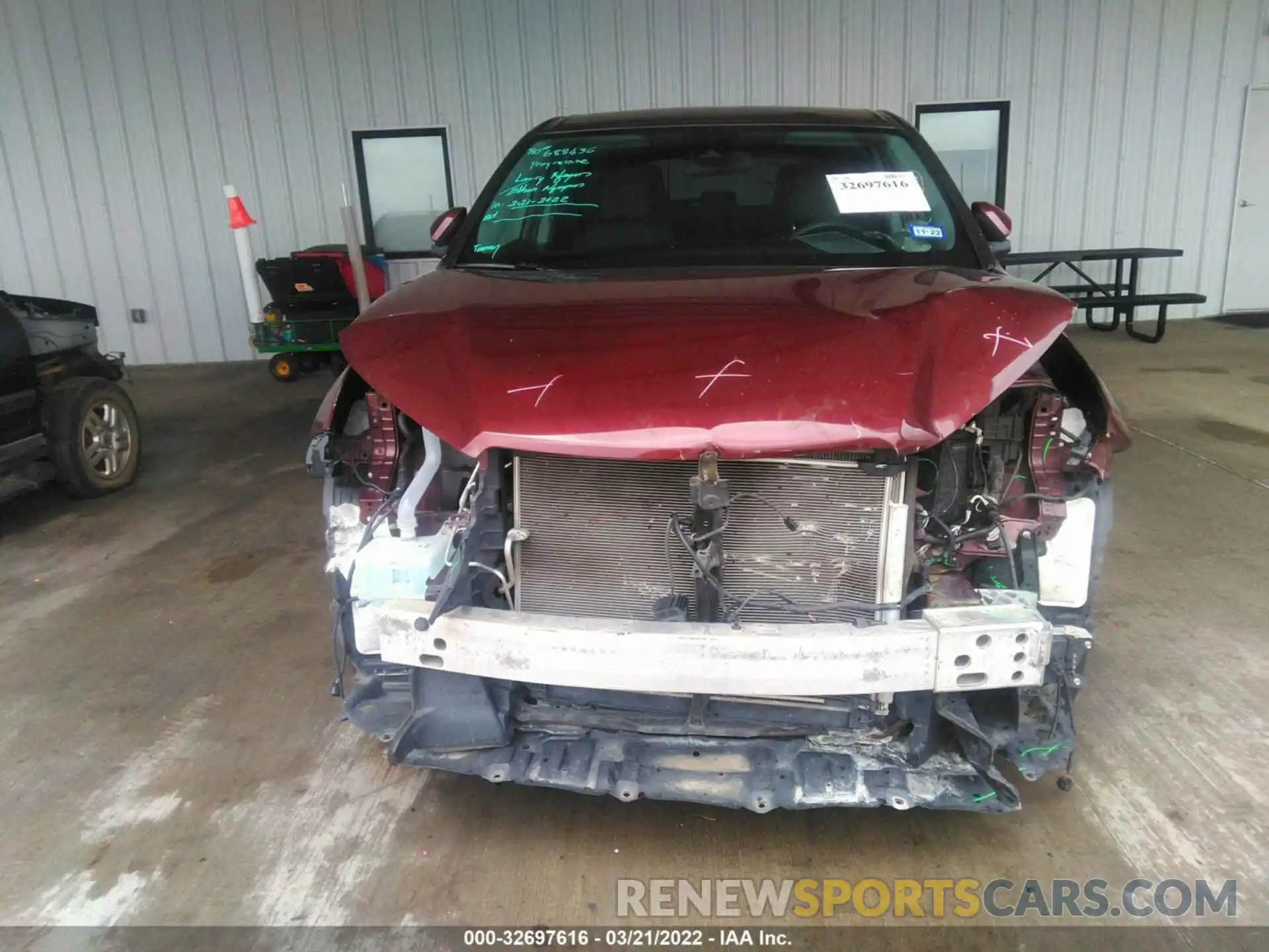 6 Photograph of a damaged car 5TDZZRFH6KS333642 TOYOTA HIGHLANDER 2019