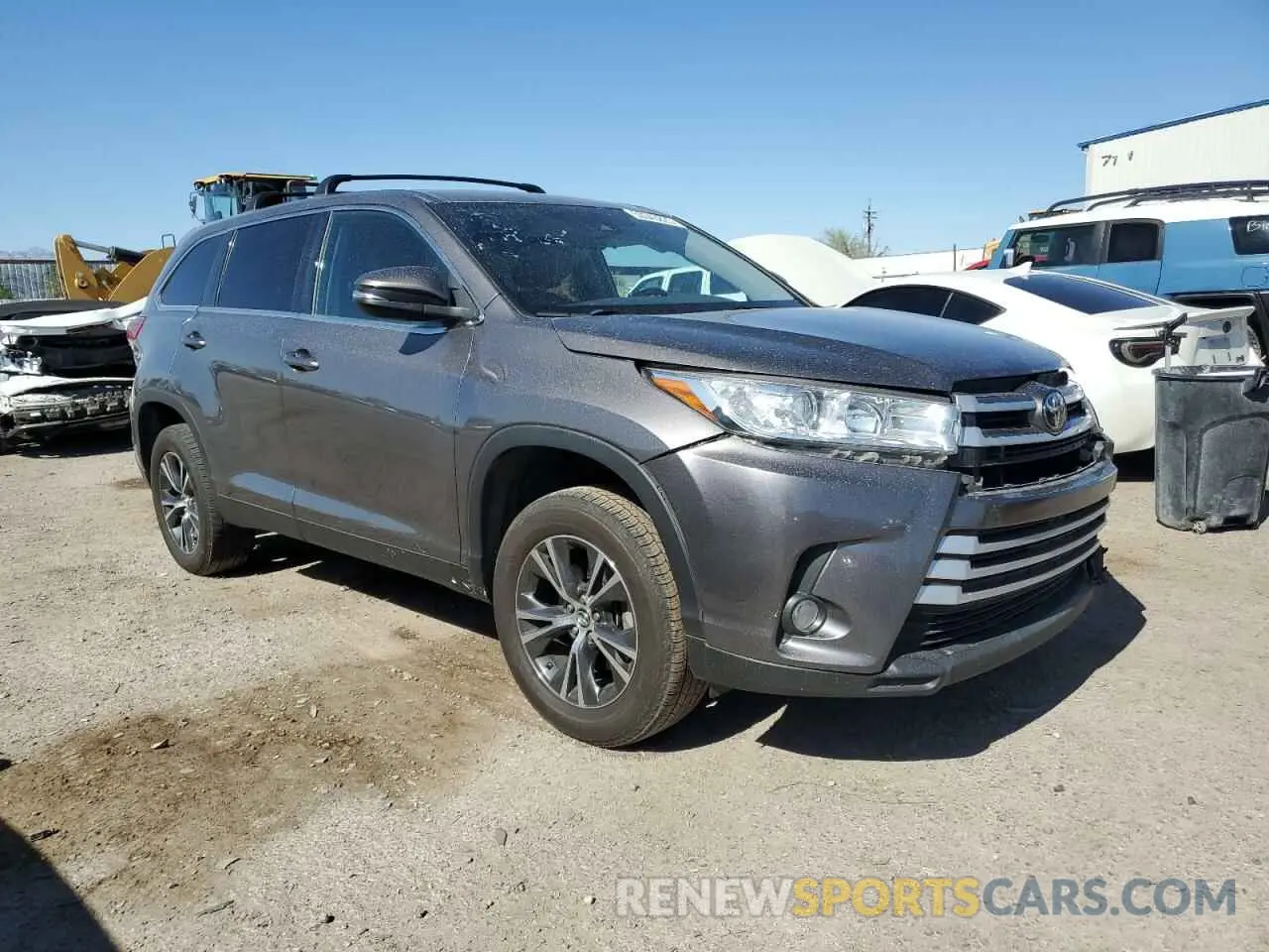 4 Photograph of a damaged car 5TDZZRFH6KS333737 TOYOTA HIGHLANDER 2019