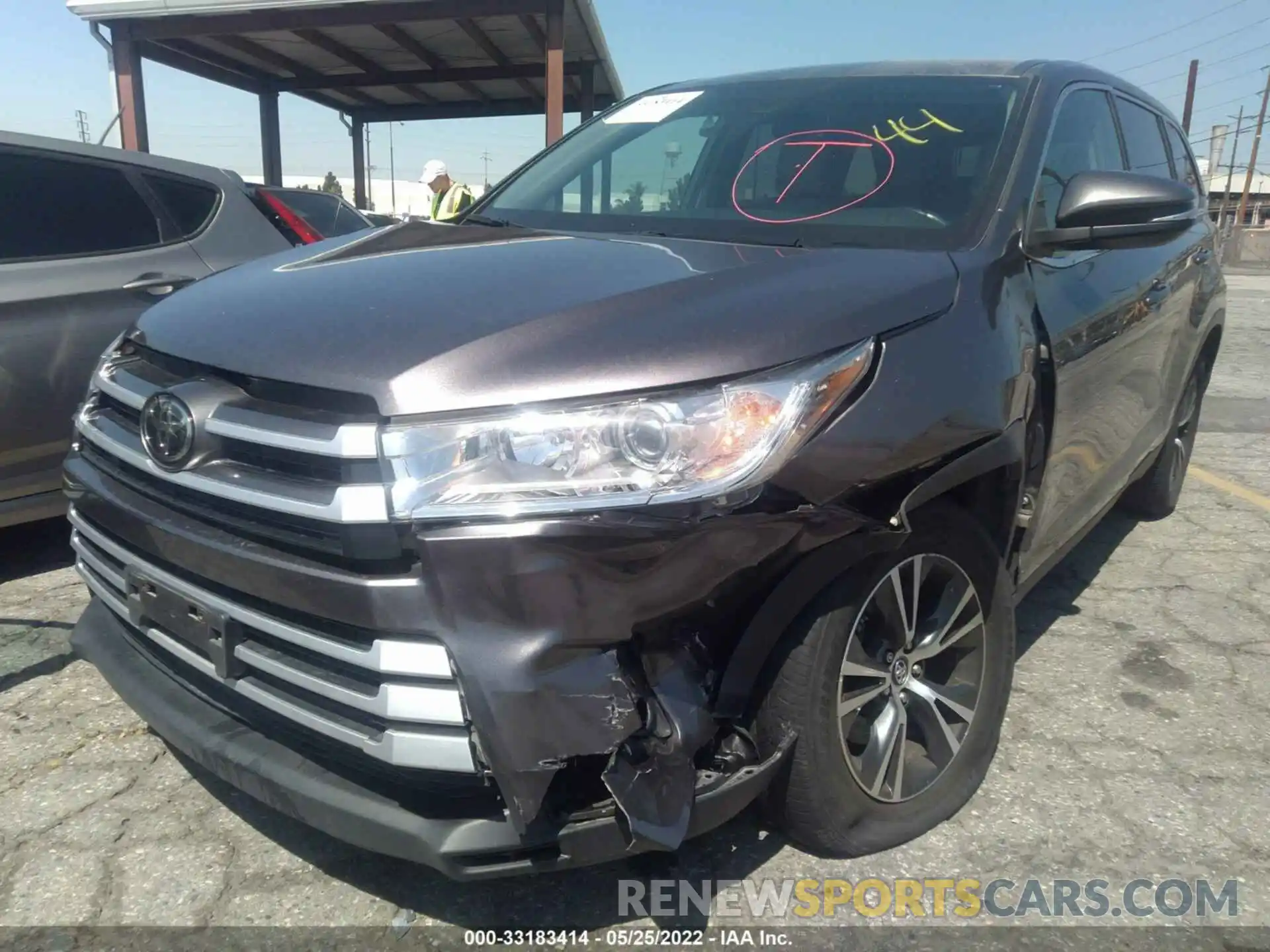 6 Photograph of a damaged car 5TDZZRFH6KS341823 TOYOTA HIGHLANDER 2019