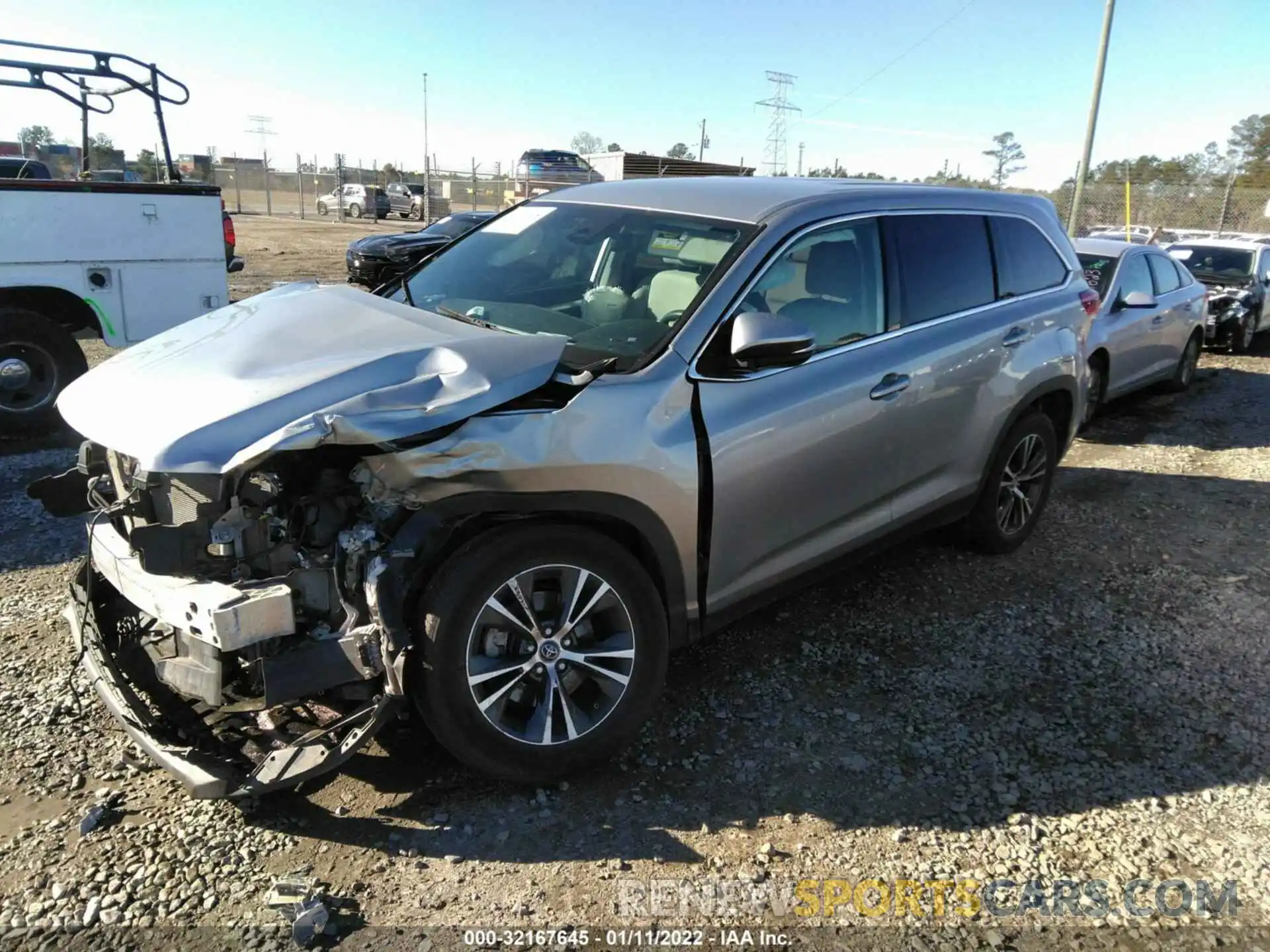 2 Photograph of a damaged car 5TDZZRFH6KS351929 TOYOTA HIGHLANDER 2019