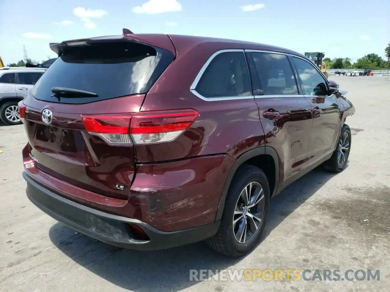 4 Photograph of a damaged car 5TDZZRFH6KS360811 TOYOTA HIGHLANDER 2019