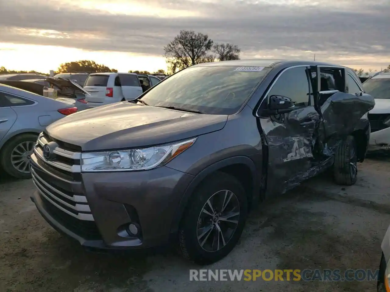 1 Photograph of a damaged car 5TDZZRFH6KS363207 TOYOTA HIGHLANDER 2019