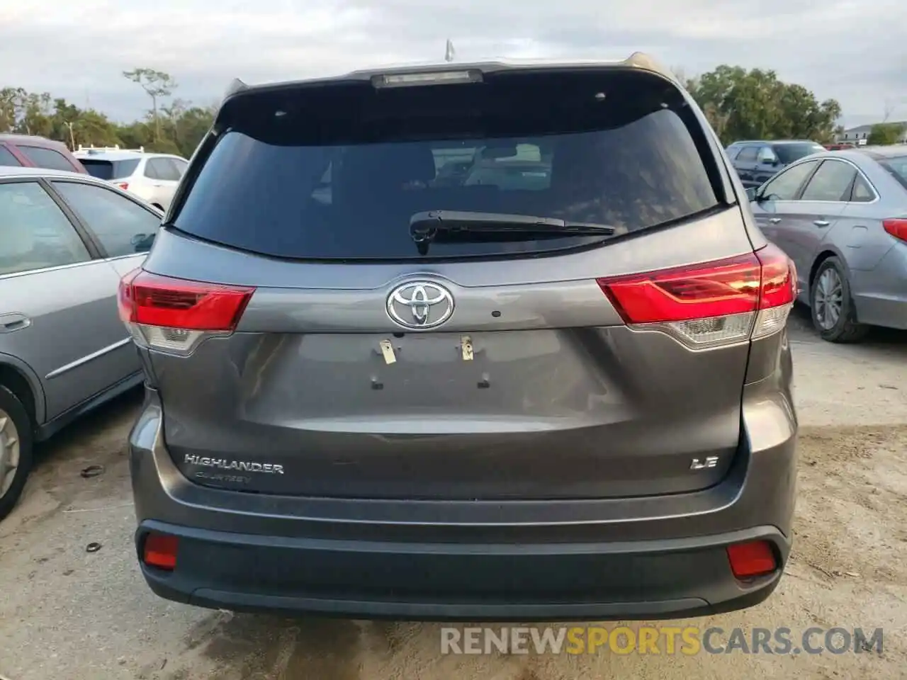 6 Photograph of a damaged car 5TDZZRFH6KS363207 TOYOTA HIGHLANDER 2019