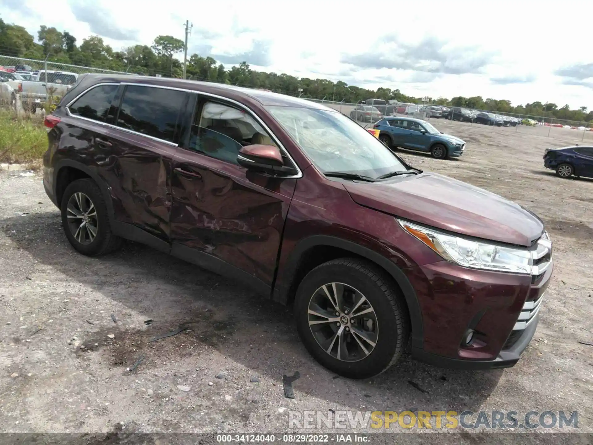 1 Photograph of a damaged car 5TDZZRFH6KS366026 TOYOTA HIGHLANDER 2019