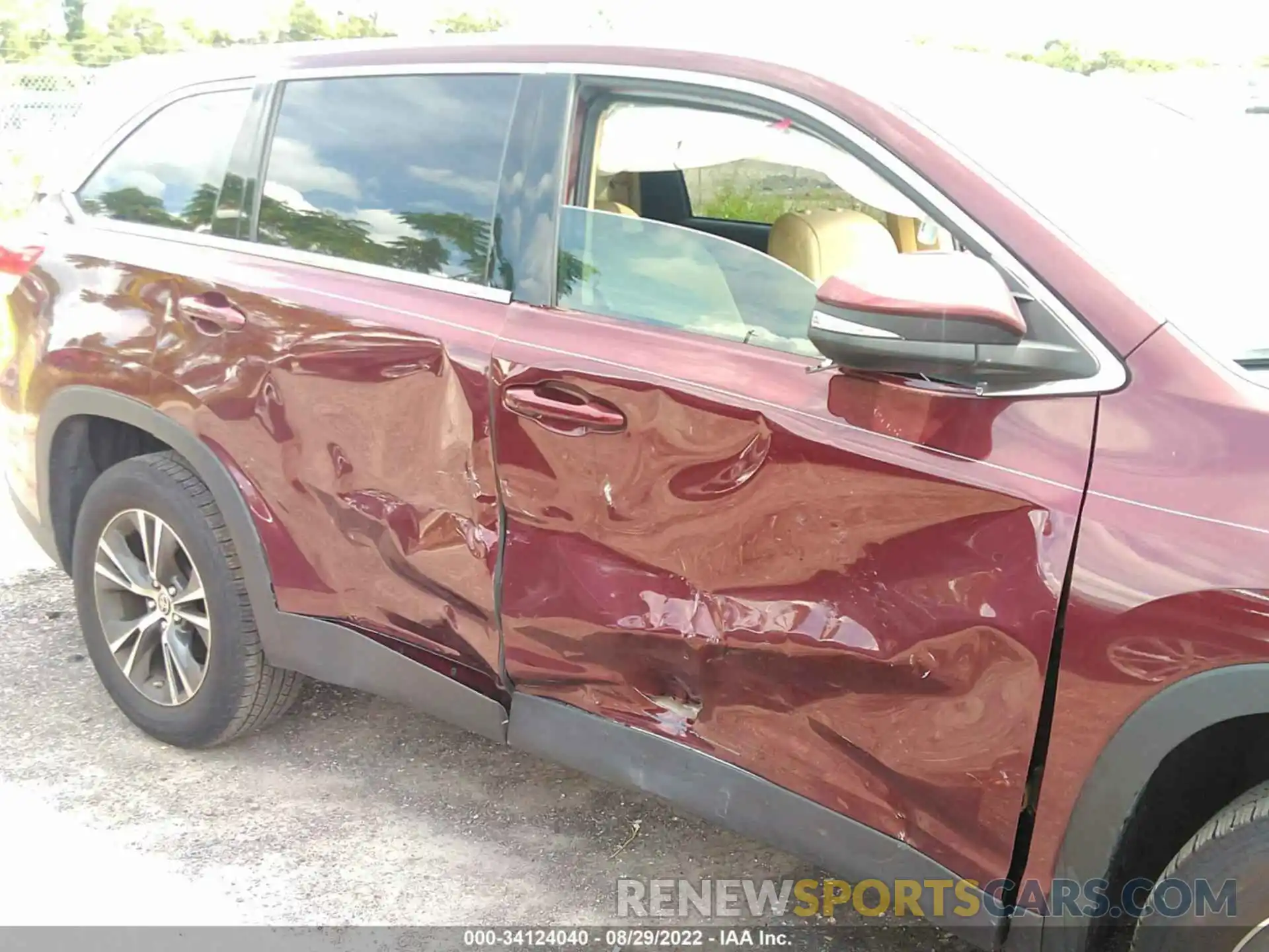 6 Photograph of a damaged car 5TDZZRFH6KS366026 TOYOTA HIGHLANDER 2019