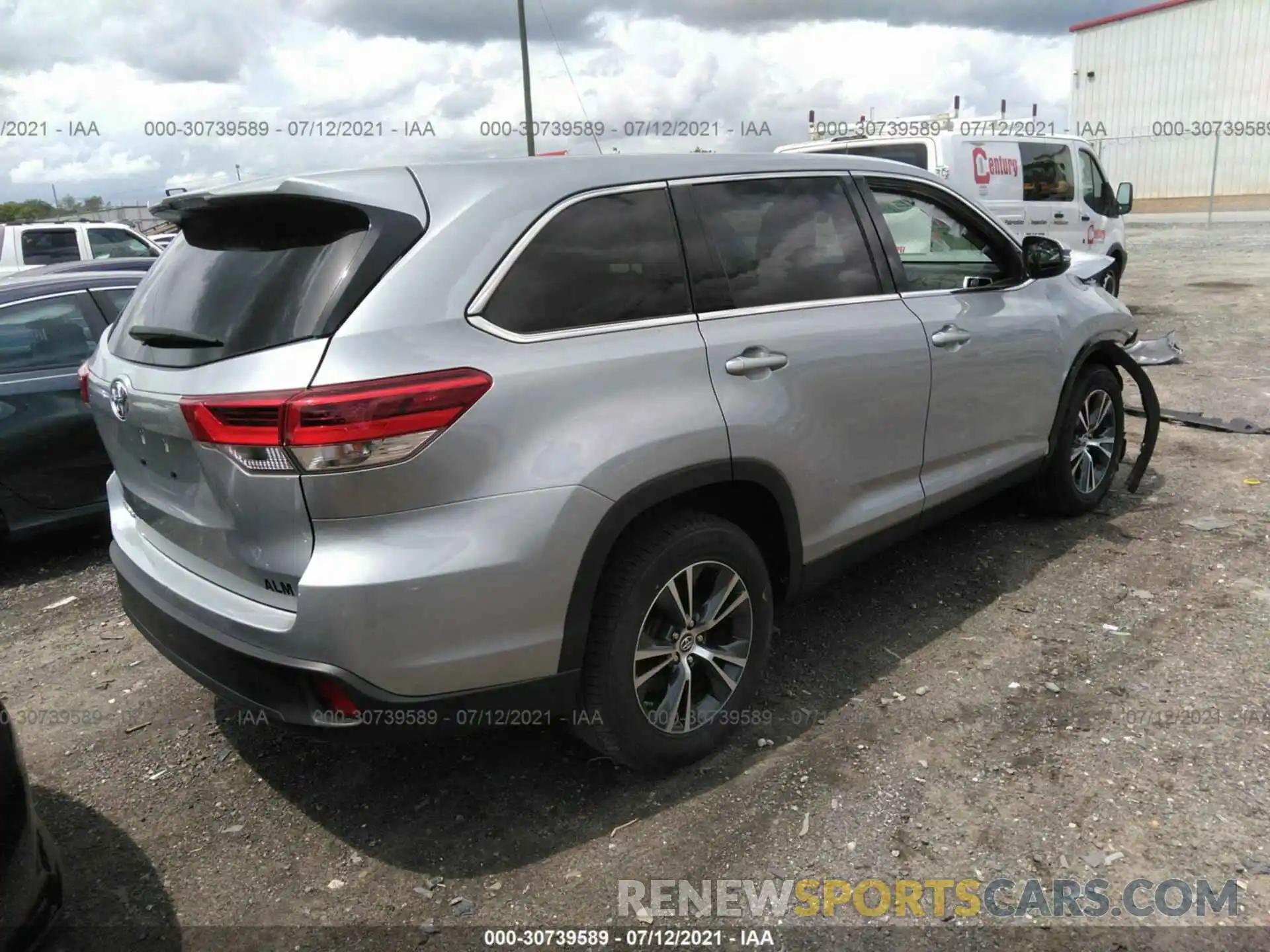 4 Photograph of a damaged car 5TDZZRFH7KS290963 TOYOTA HIGHLANDER 2019